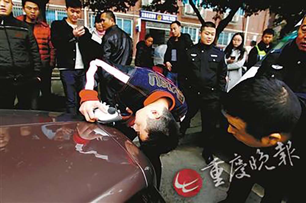 The plasticine panda ornament attracts a crowd of onlooker’s after police stopped Zhang Lin in his Bentley Mulsanne on Monday. Photo: Handout