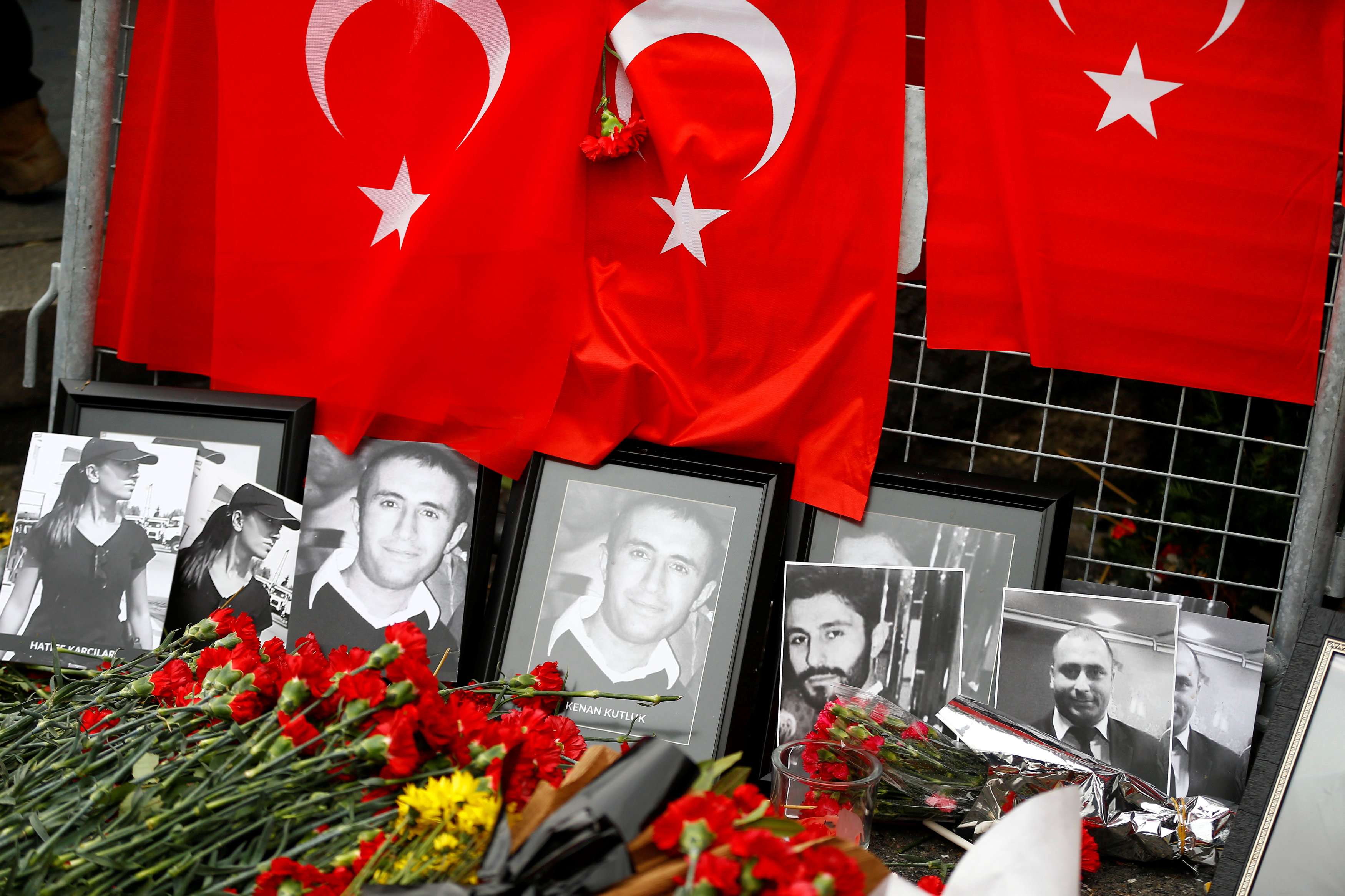 Flowers and Turkish flags are placed at a shrine to the victims near the entrance to the Reina nightclub in Istanbul on January 3. Thirty-nine people were killed when a gunman went on the rampage shortly after revellers had welcomed in the New Year. Photo: Reuters