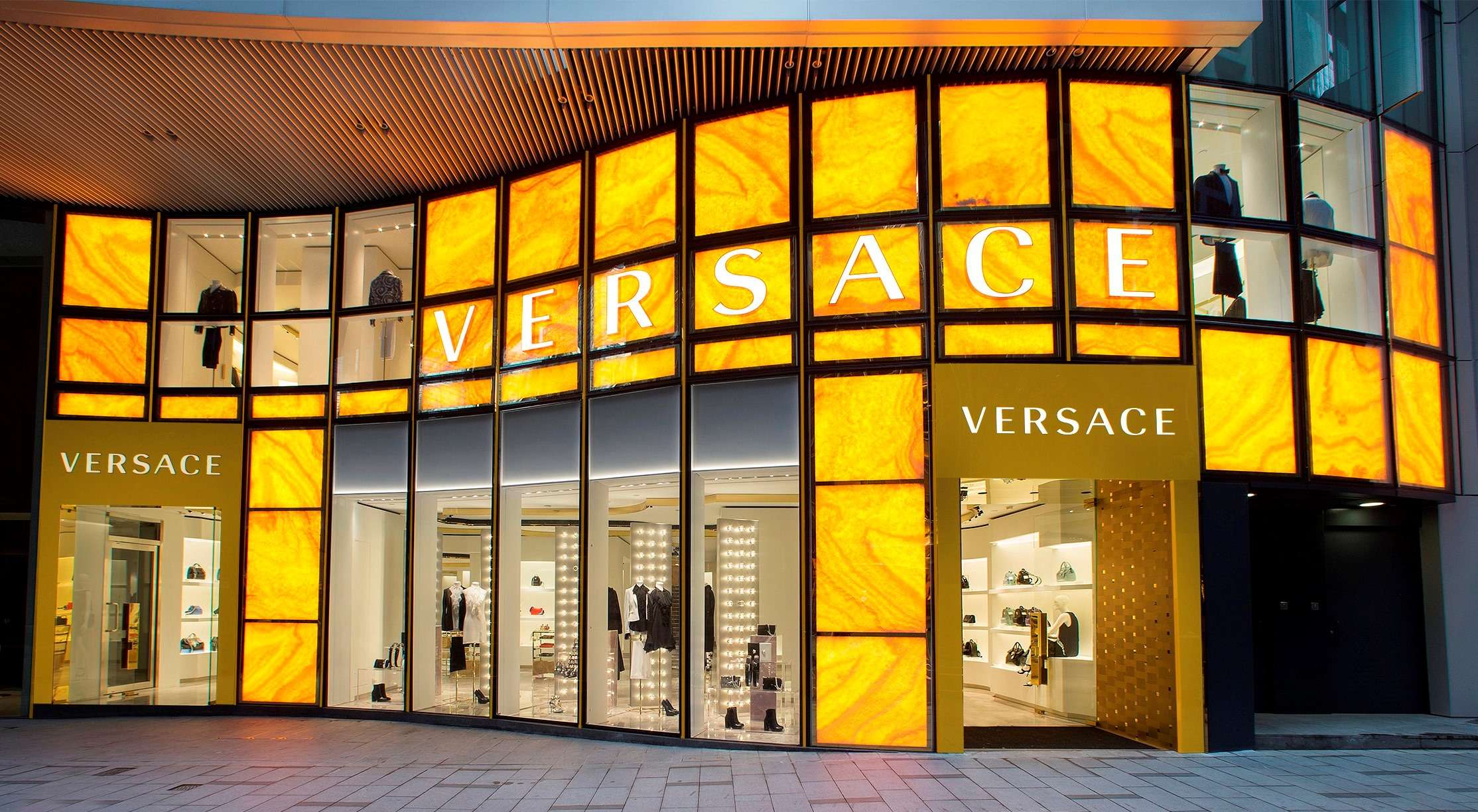 Lenen Uil Liever Versace opens flagship boutique in the heart of Hong Kong | South China  Morning Post