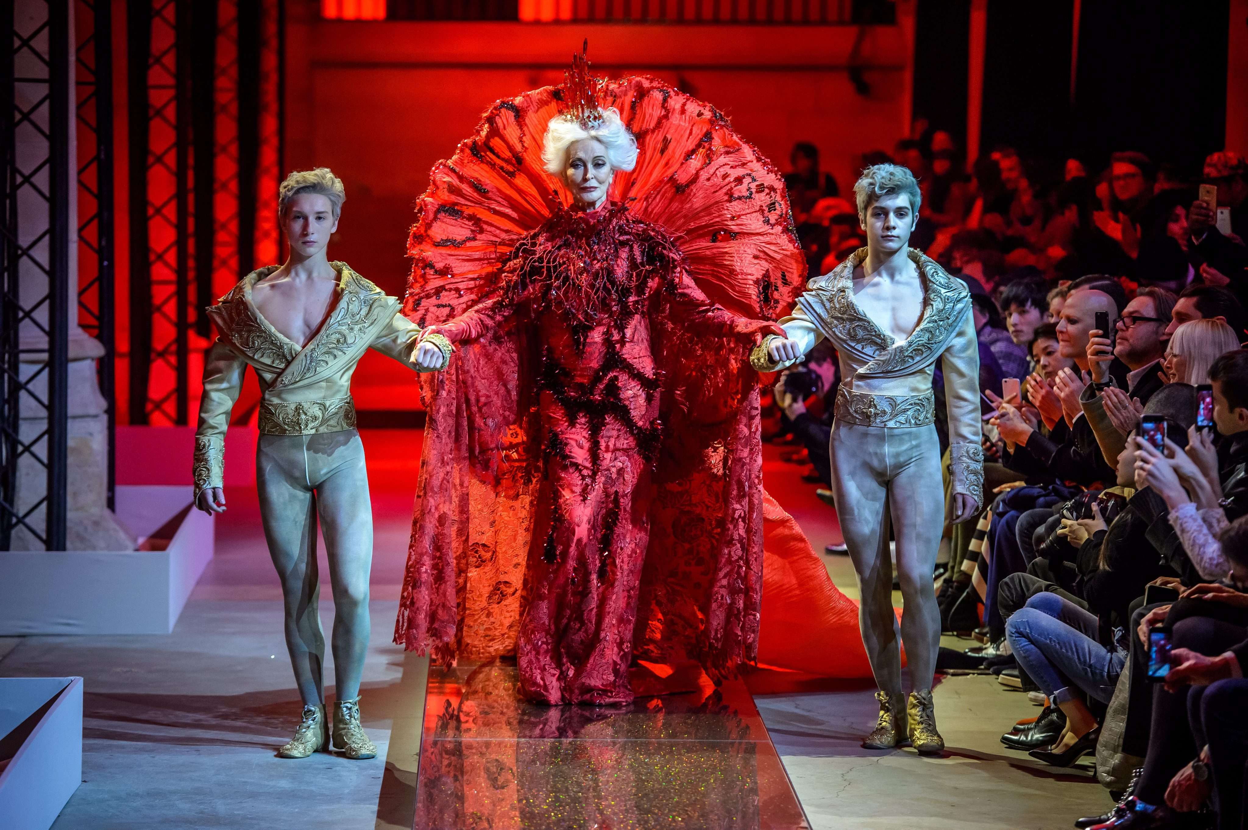 It was almost as if Marie Antoinette had been reincarnated when 83-year-old model Carmen Dell'Orefice presented an ethereal scarlet Guo Pei couture robe handcrafted from metal-woven silk in Paris. Photo: EPATESSON