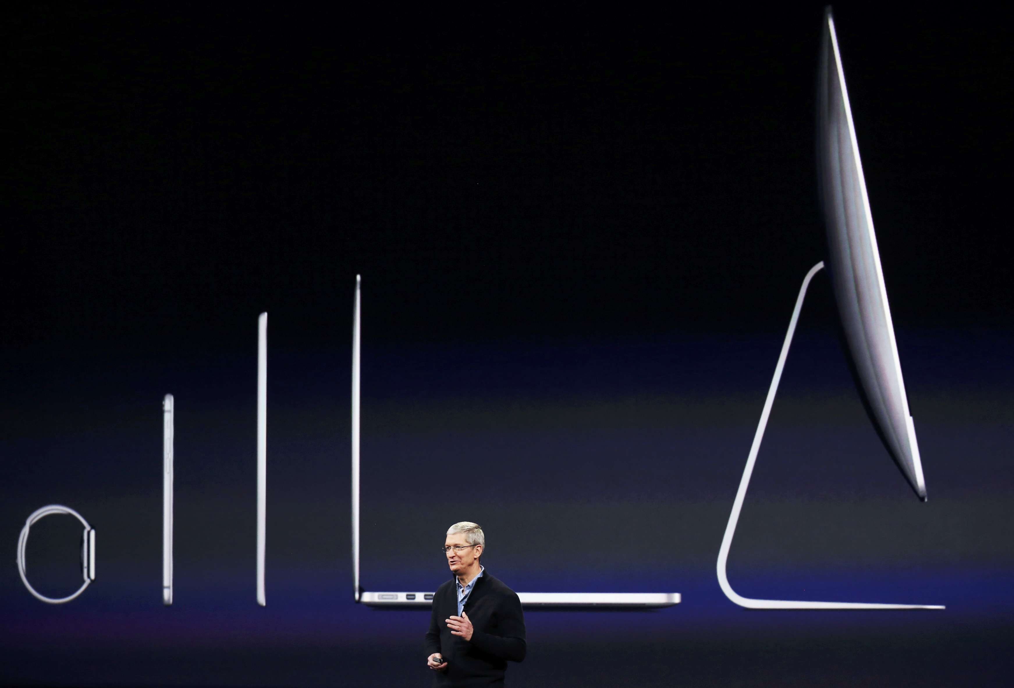 Apple CEO Tim Cook speaks about the company's computers during an Apple event in San Francisco, California March 9, 2015. REUTERS/Robert Galbraith (UNITED STATES - Tags: SCIENCE TECHNOLOGY BUSINESS)