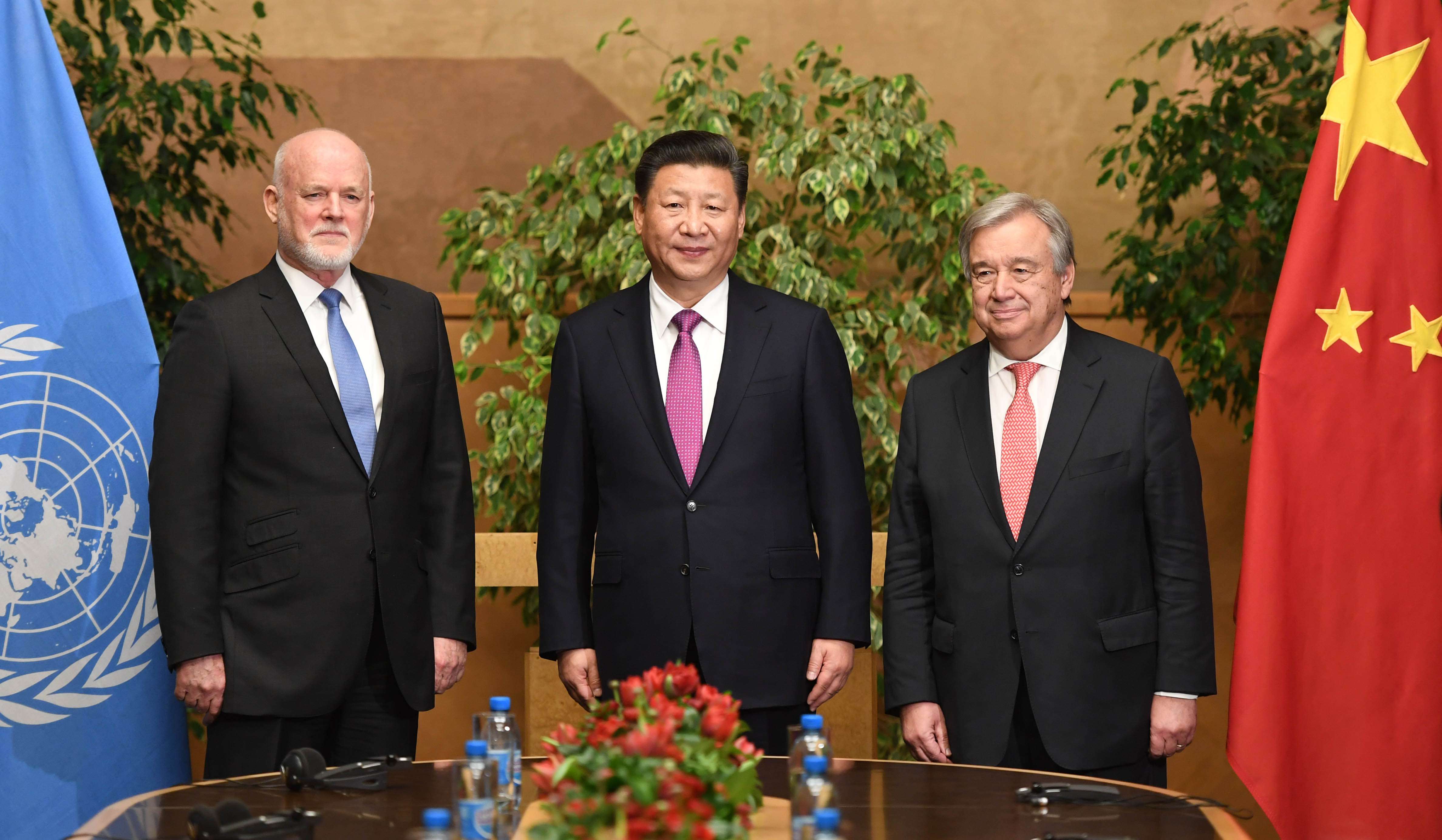 President Xi Jinping with new UN Secretary General Antonio Guterres (right) and Peter Thomson of Fiji, president of the 71st session of the UN General Assembly, in Geneva on January 18. Photo: Xinhua