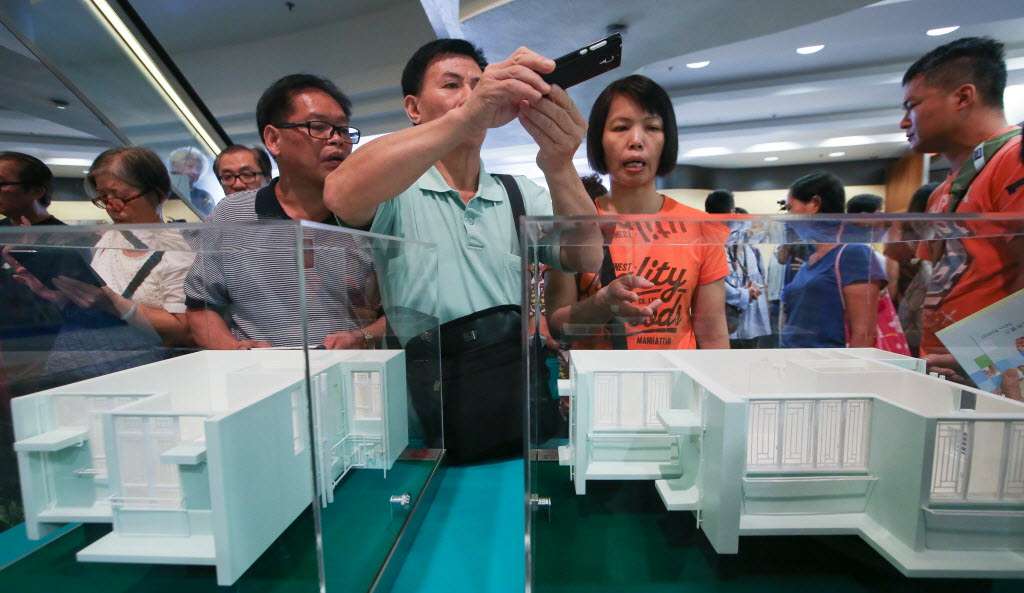 Prospective home buyers at a Housing Authority event in Lok Fu last October. Photo: Edmond So