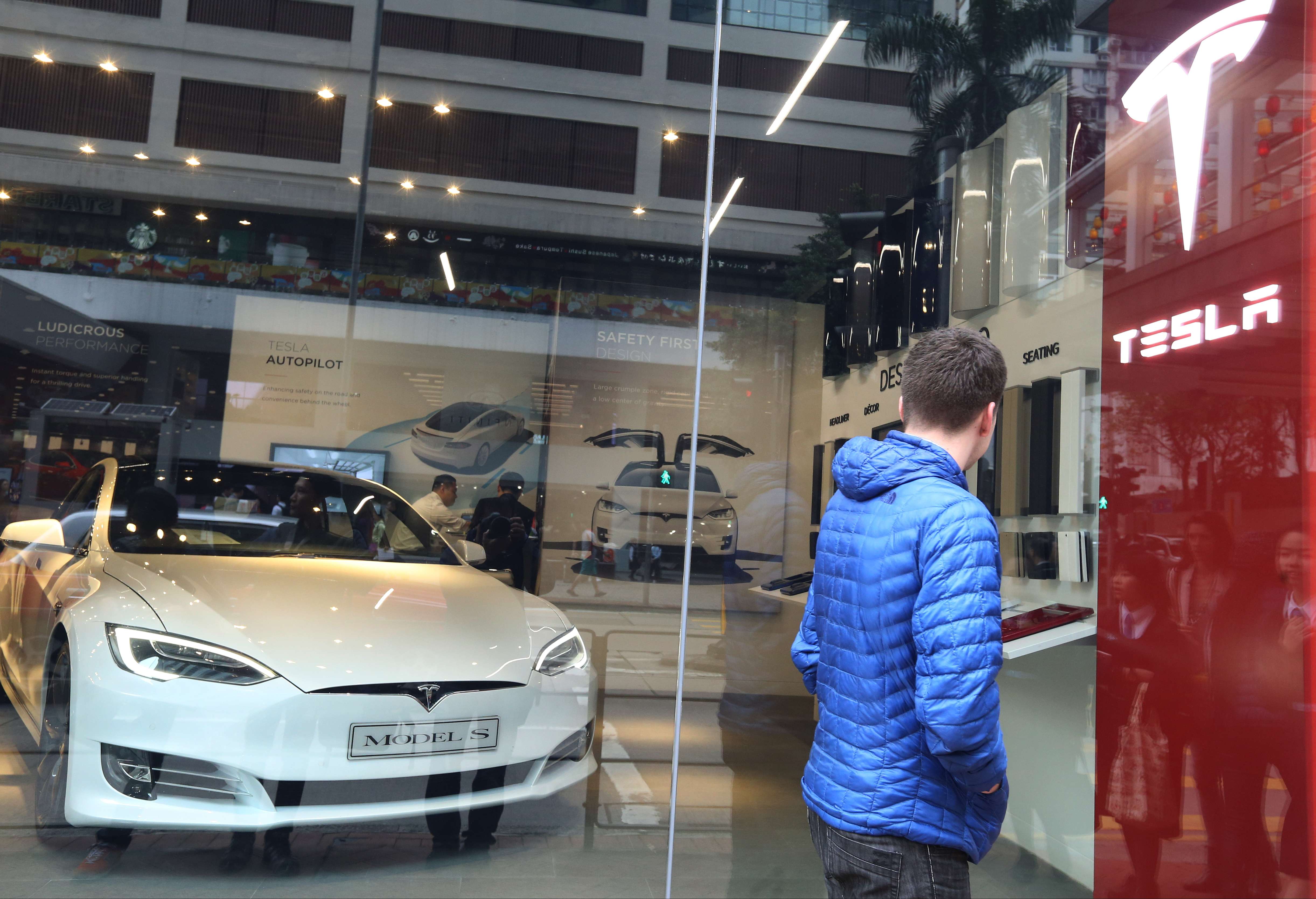 The Hong Kong government has reduced its tax waivers for e-cars. Photo: Dickson Lee