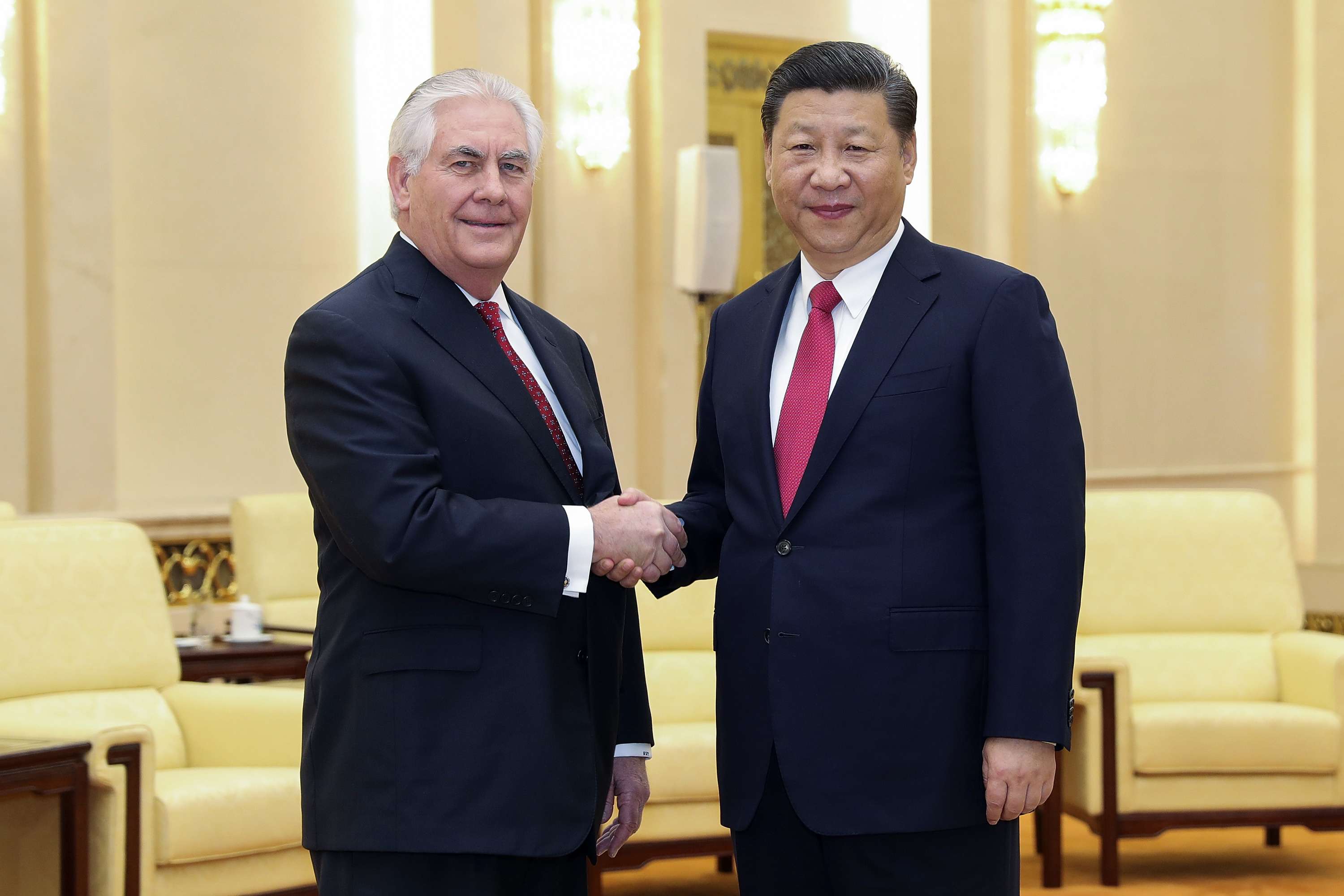 US State of Secretary Rex Tillerson (L) shakes hands with China's President Xi Jinping at the Great Hall of the People in Beijing, China Sunday, March 19, 2017. Photo: AP