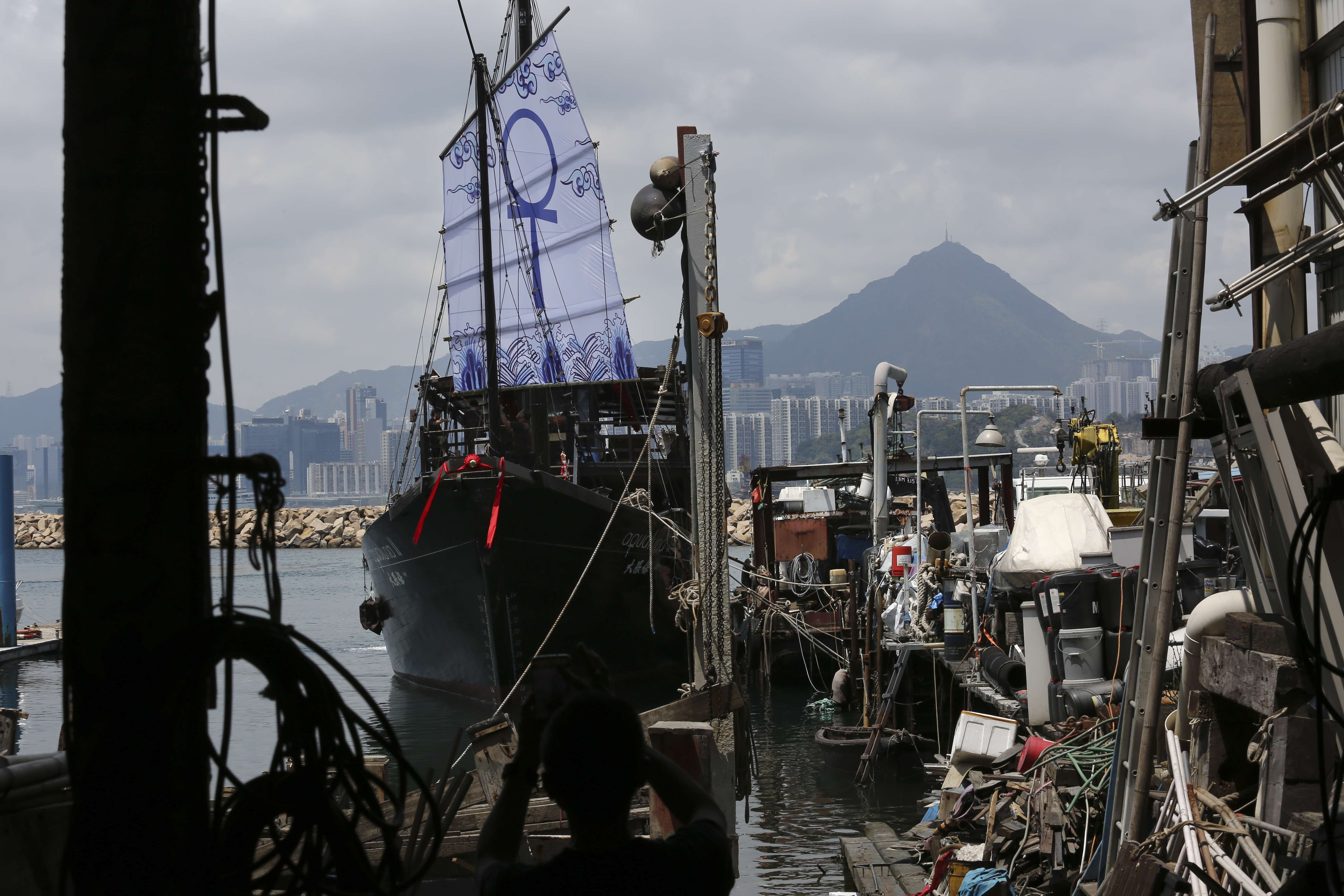 The story of Hong Kong’s newest old junk, built by hand the traditional