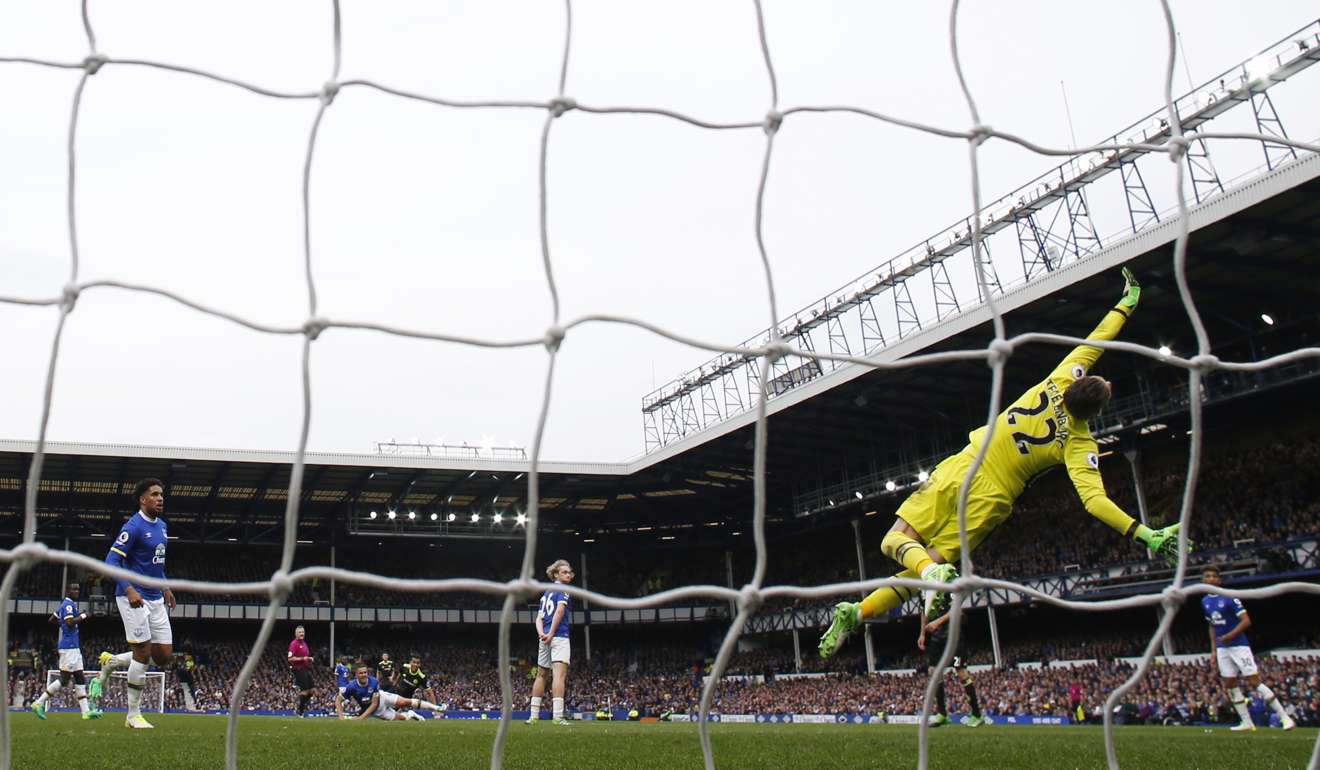 Chelsea's Pedro scores his team’s first goal. Photo: Reuters