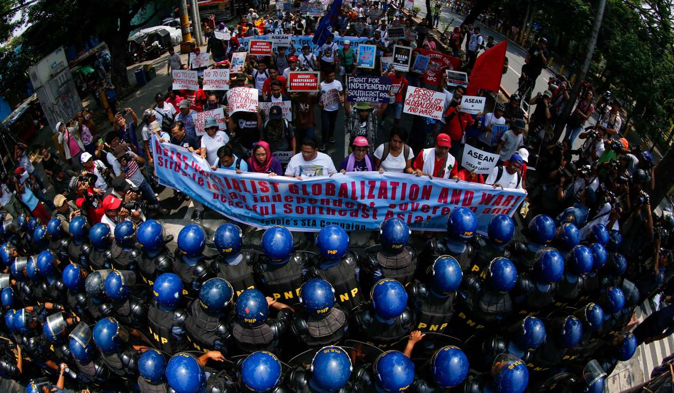 Philippine anti-riot police block protestors marching toward the vicinity of the Asean Summit venue in Manila on Saturday. Photo: EPA