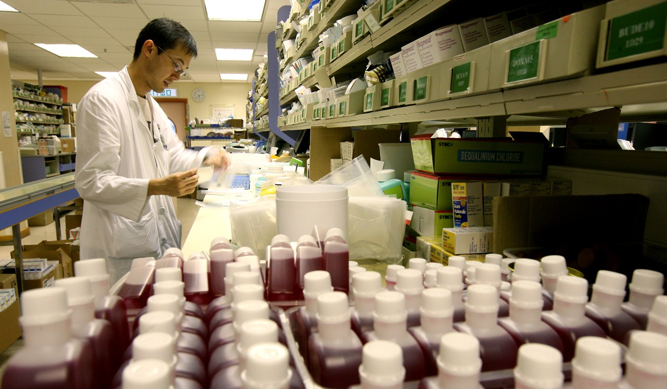 A pharmacist at work at the Queen Mary Hospital in 2008. The Hospital Authority should give more weight to the expert opinions of the attending teams of medical professionals. Photo: K. Y. Cheng