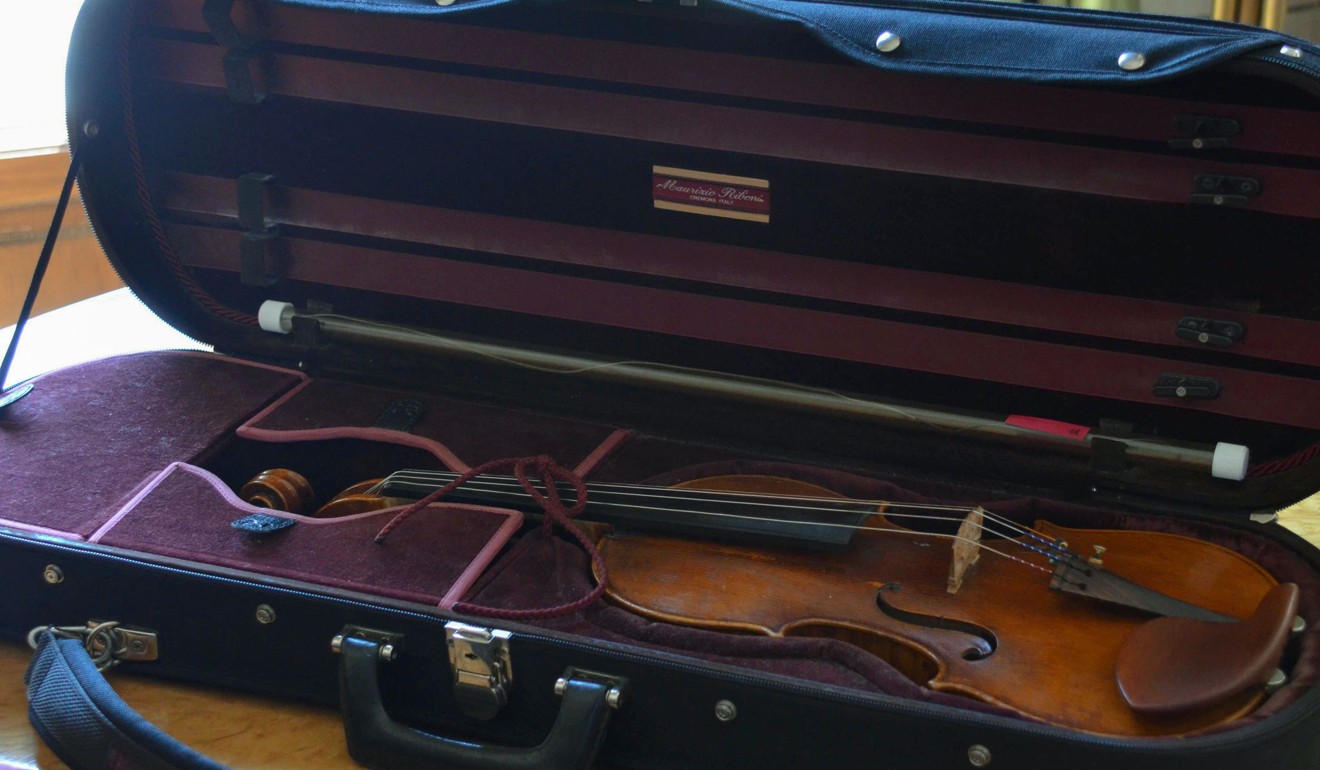 A picture taken on March 22, 2017 an released on March 23, 2017 by the Ministry of Interior Affairs of Serbia shows a precious violin stolen nearly two years ago in Paris and returned to France by Serbian authorities. Photo: AFP
