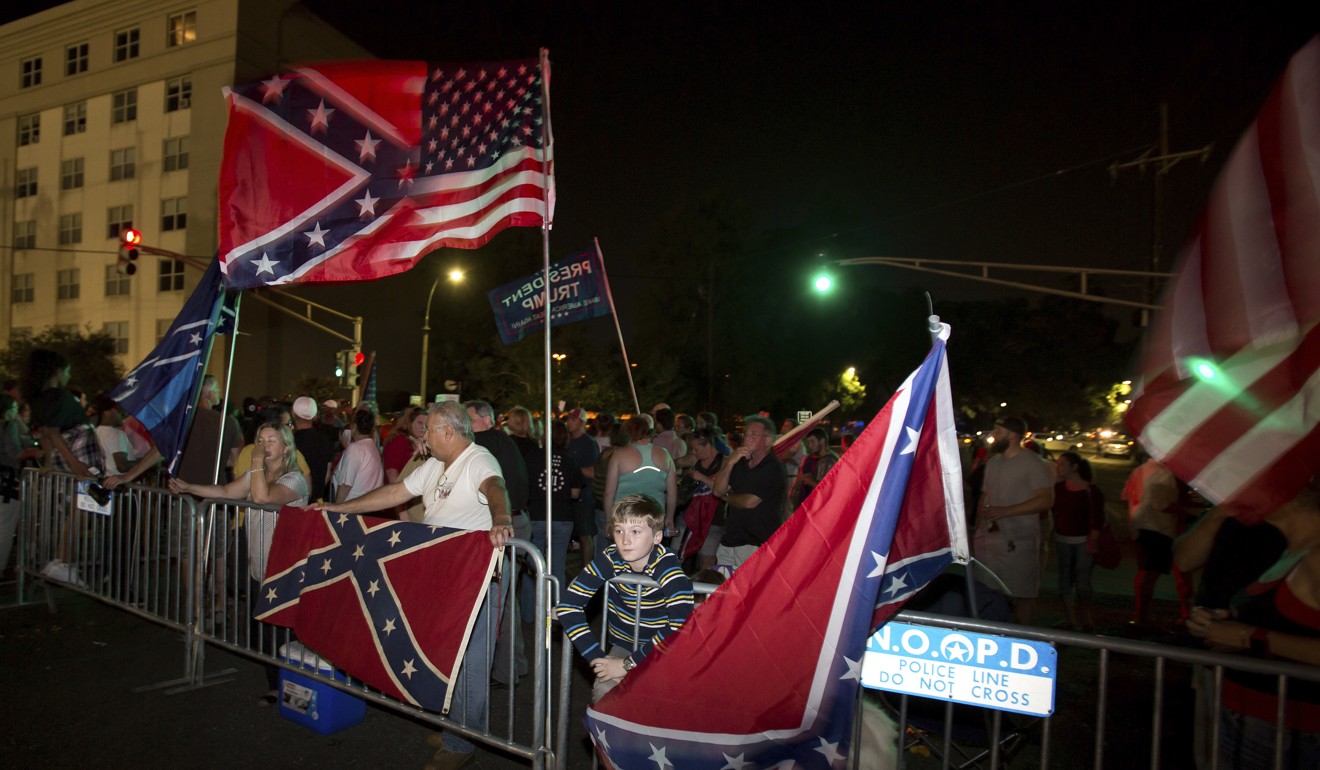 Pro-monument protesters gather as the Confederate general P.G.T. Beauregard is removed Tuesday, May 16, 2017, from the entrance to City Park in New Orleans. Photo: AP