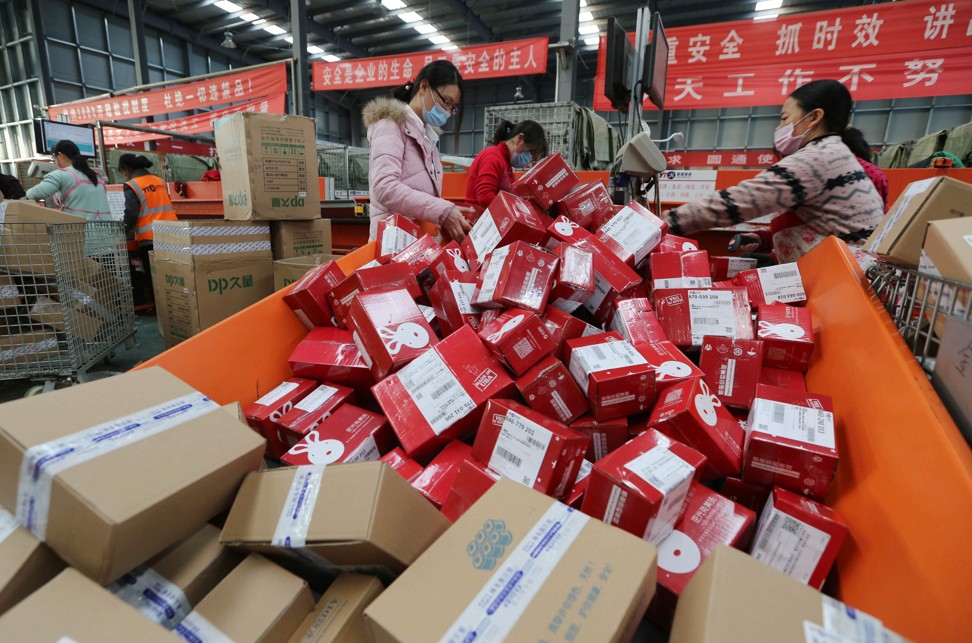 Workers prepare boxes for packaging goods for delivery at a sorting center in Lianyungang, Jiangsu province during the Singles Day online shopping festival on November 11, 2016. Photo: AFP