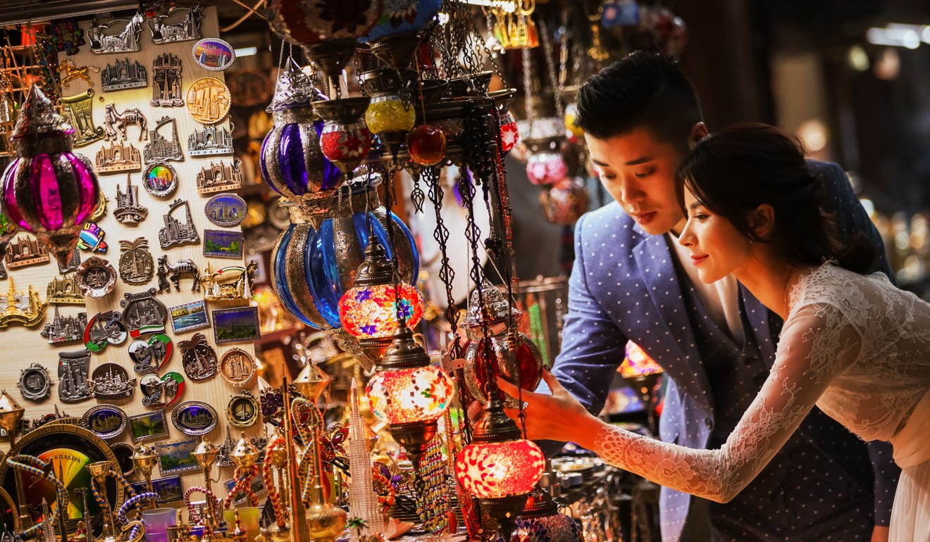 *Couples visiting Souk at Madinat Jumeirah