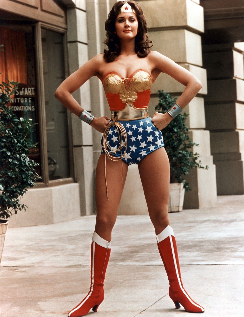 Lynda Carter On Gal Gadot We Really Understand What It Feels Like To 