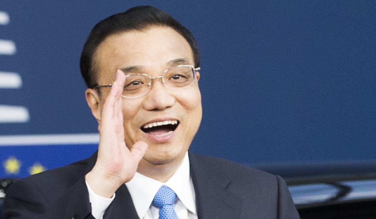 Chinese Premier Li Keqiang waves as he arrives for a meeting at the Europa building in Brussels. Photo: Pool via AP