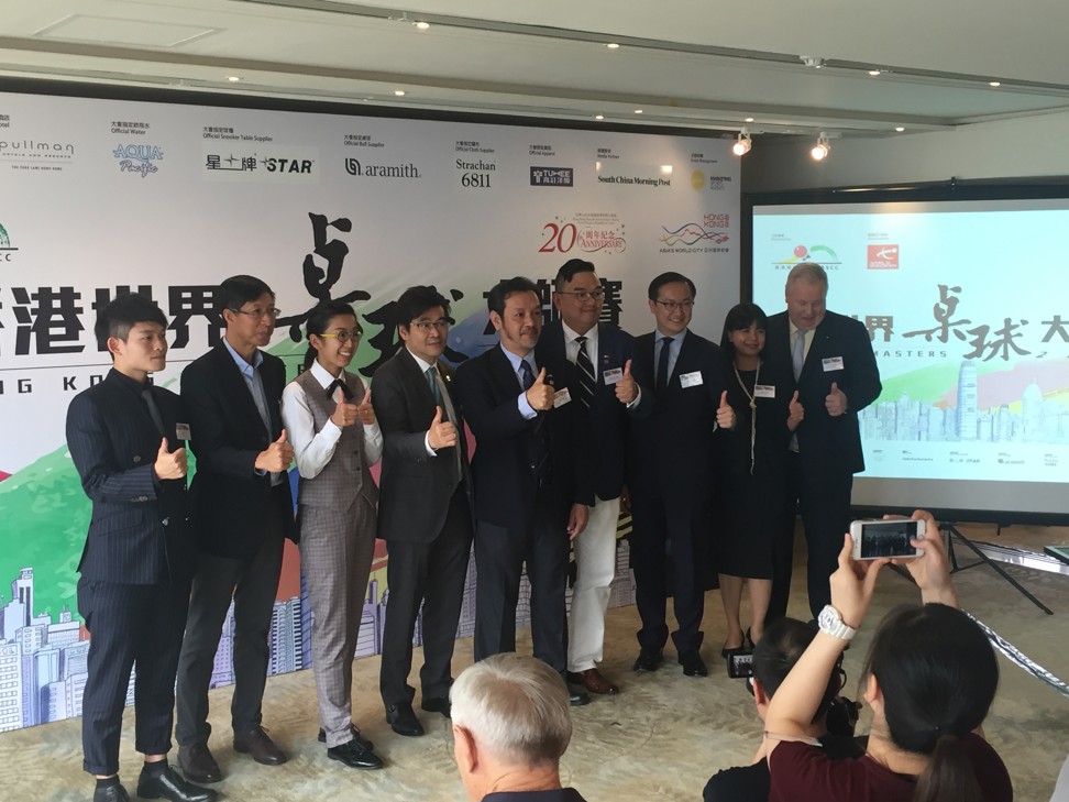 Ng On-yee poses alongside members of the Hong Kong Masters organising committee at the draw.