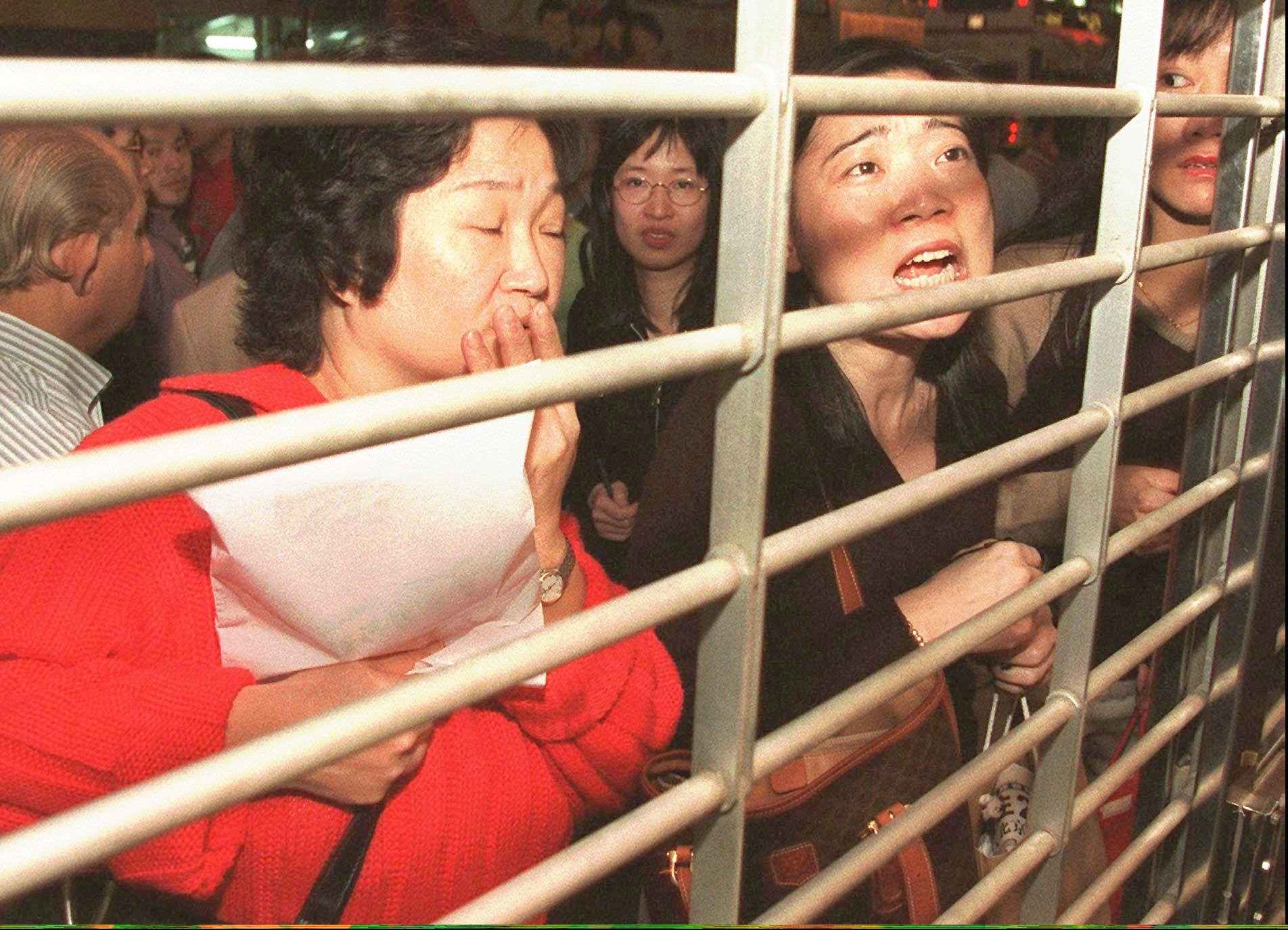 Customers gather outside the International Bank of Asia in Hong Kong in 1997 following rumours of a bank run. The beginnings of the Asian financial crisis were missed by many reporters covering the Hong Kong handover. Photo: AFP