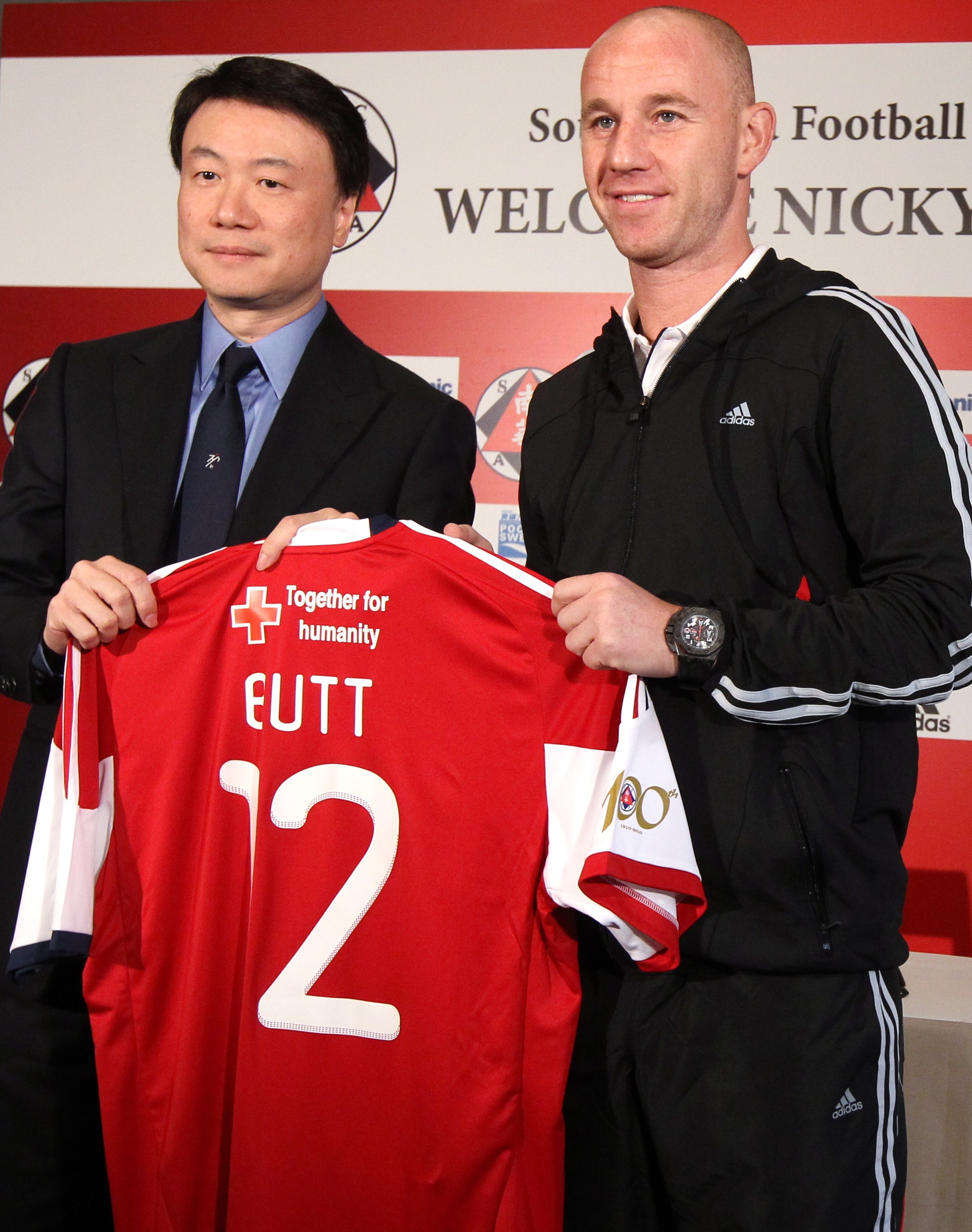 Nicky Butt with then South China convenor Steven Lo Kit-shing as he completes his transfer to the club in 2010. Photo: Sam Tsang