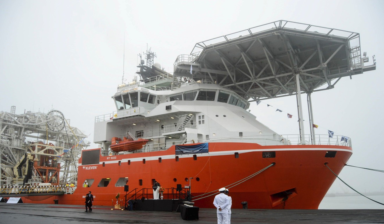 De Beers giant mining vessels