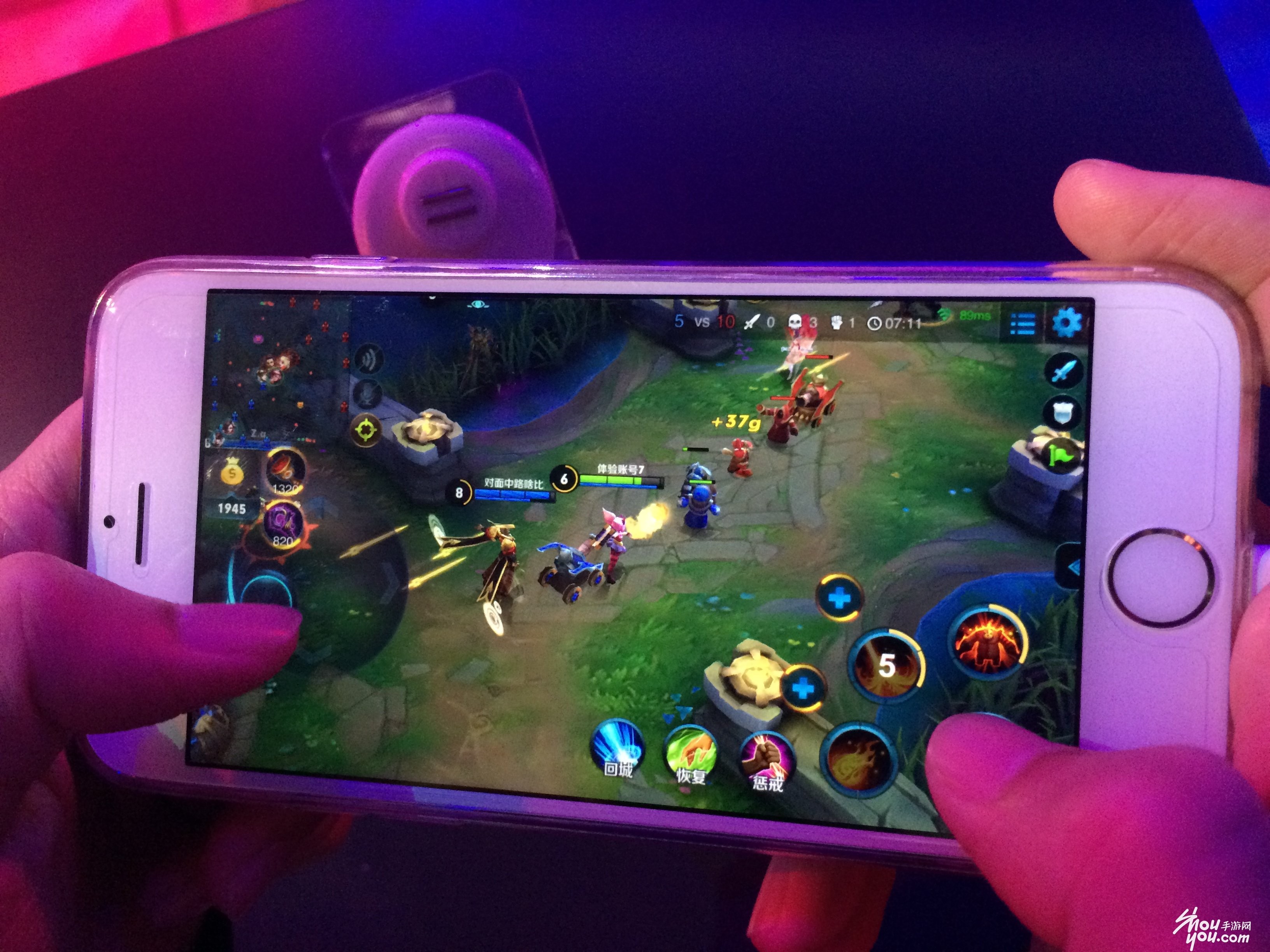 Tencent led losses in Hong Kong after it said it would limit playing time for Honour of Kings, its popular role-playing game for smartphones. Photo: SCMP Handout