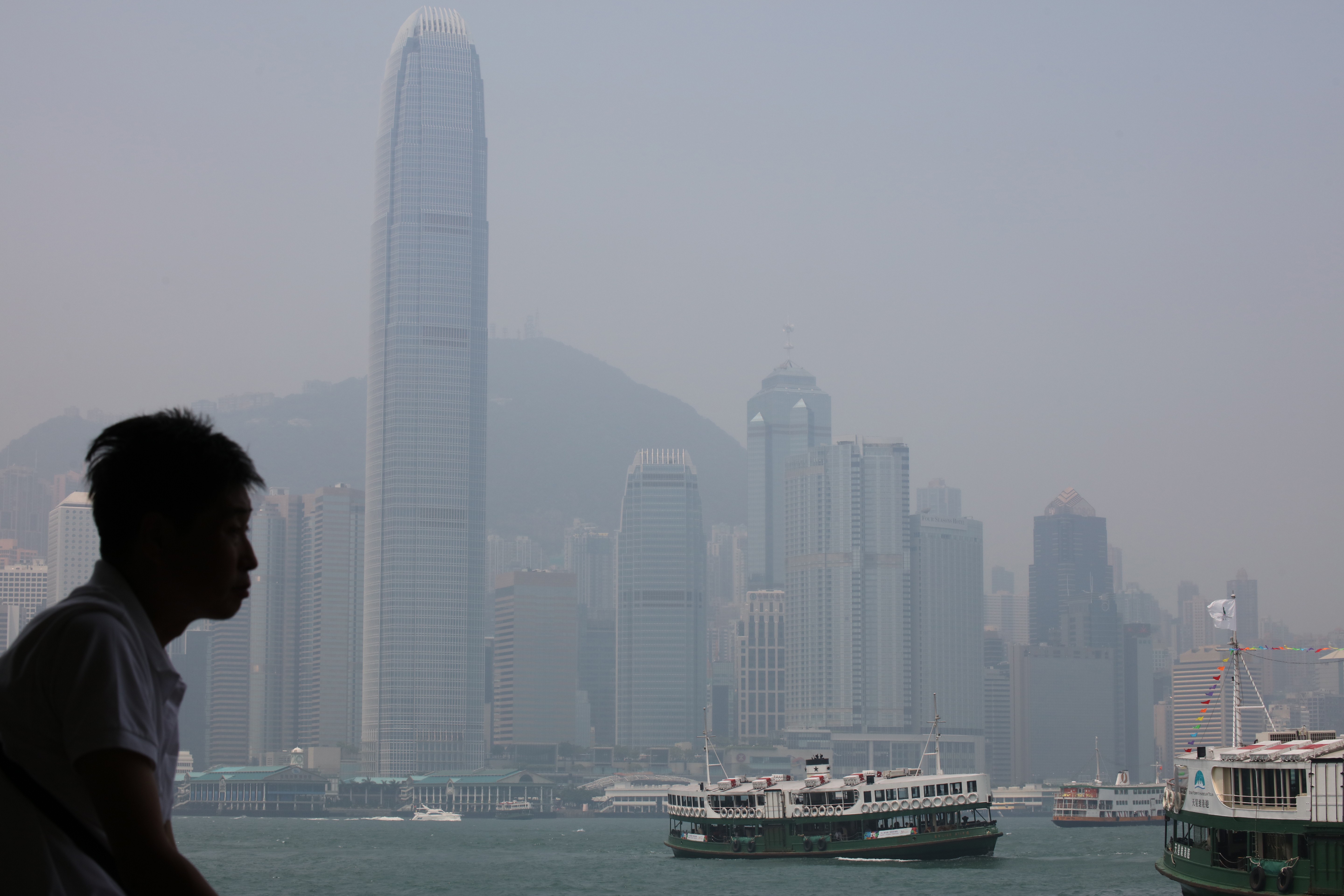 Hong Kong weather remains stifling, 'very hot' warning issued despite  expected showers | South China Morning Post