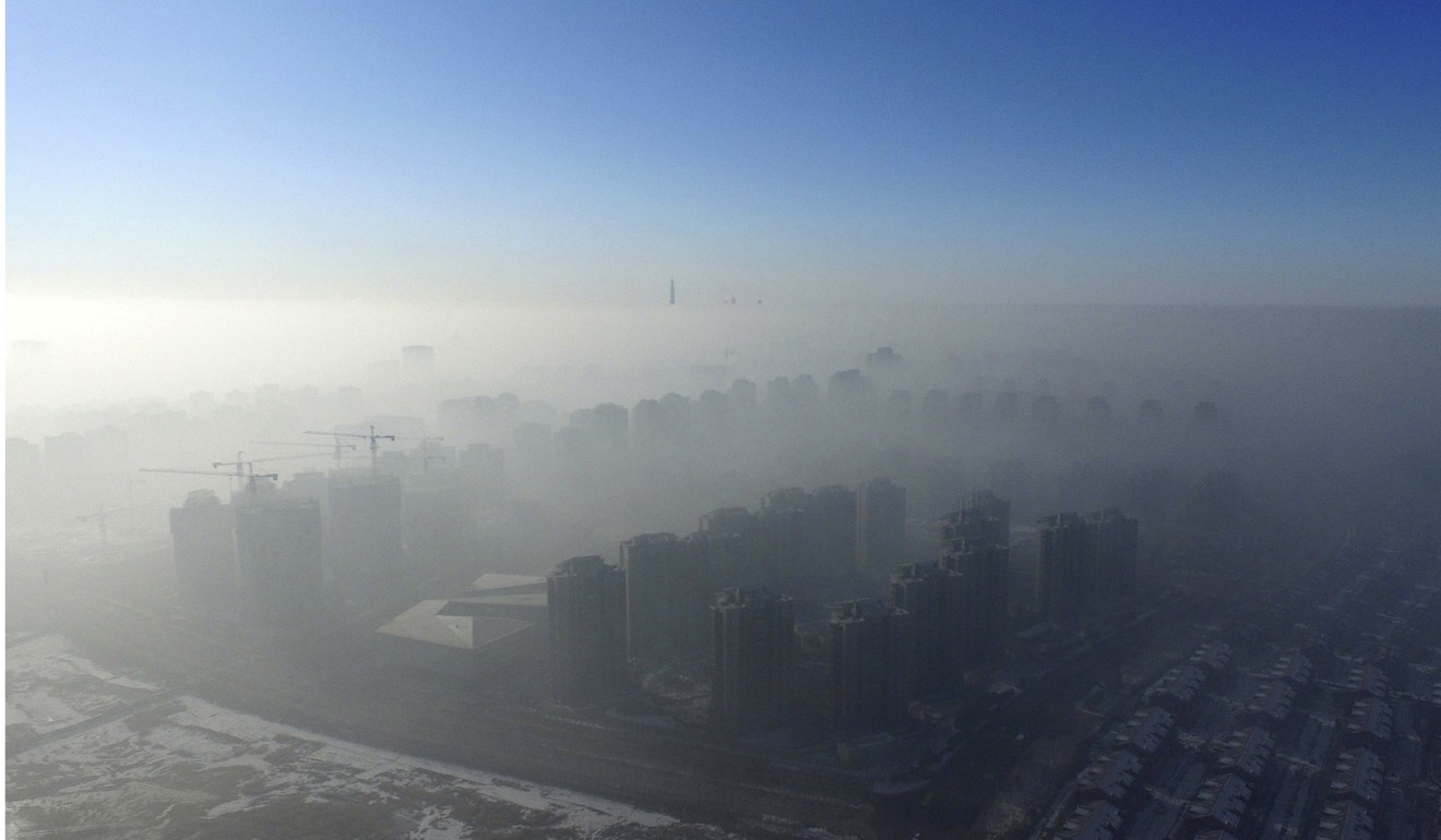 Смог сделать. Загрязнение воздуха в Китае из космоса. Туман загрязнение атмосферы. Пекин туман. Нурсултан смог.