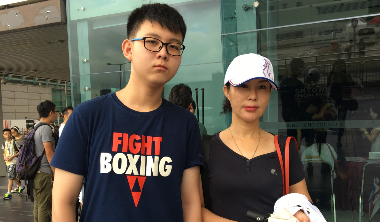 Student Liu Shuo with his mother. Photo: Nikki Sun