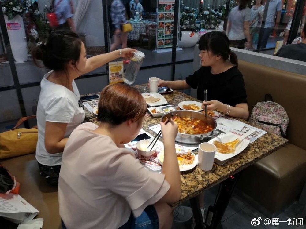 Business as usual at restaurants in the Xiaozhai Saige shopping mall in Xian, Shaanxi province. Photo: Handout