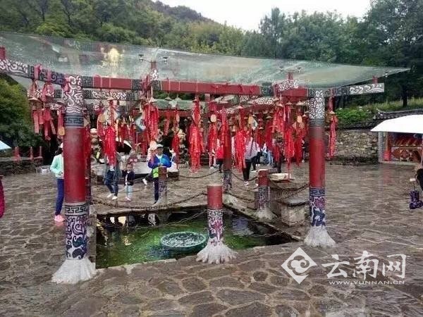 Police said it was not the first time the man had tried to steal from the pond. Photo: Yunnan.cn