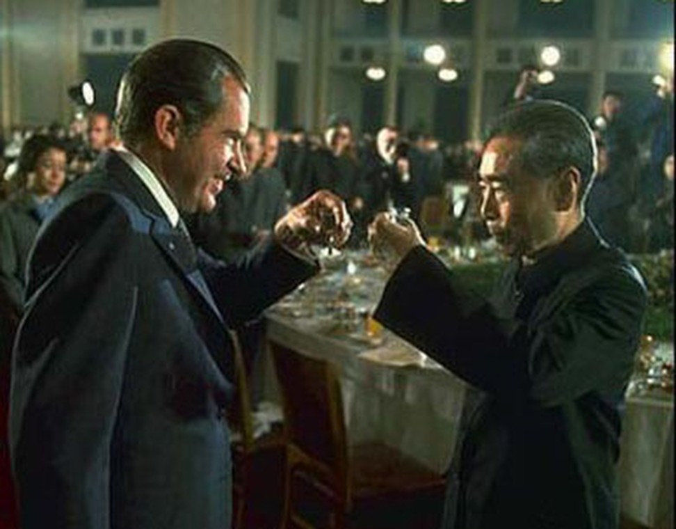 US president Richard Nixon (L) toasts with Chinese Prime Minister, Chou En Lai (R) in February 1972 in Beijing during his official visit in China.