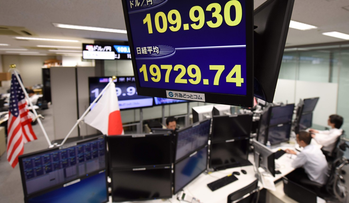 The yen rate against the US dollar (upper) and a share prices of the Tokyo Stock Exchange (bottom) are displayed at the dealing room of a foreign exchange brokerage in Tokyo. Photo: AFP
