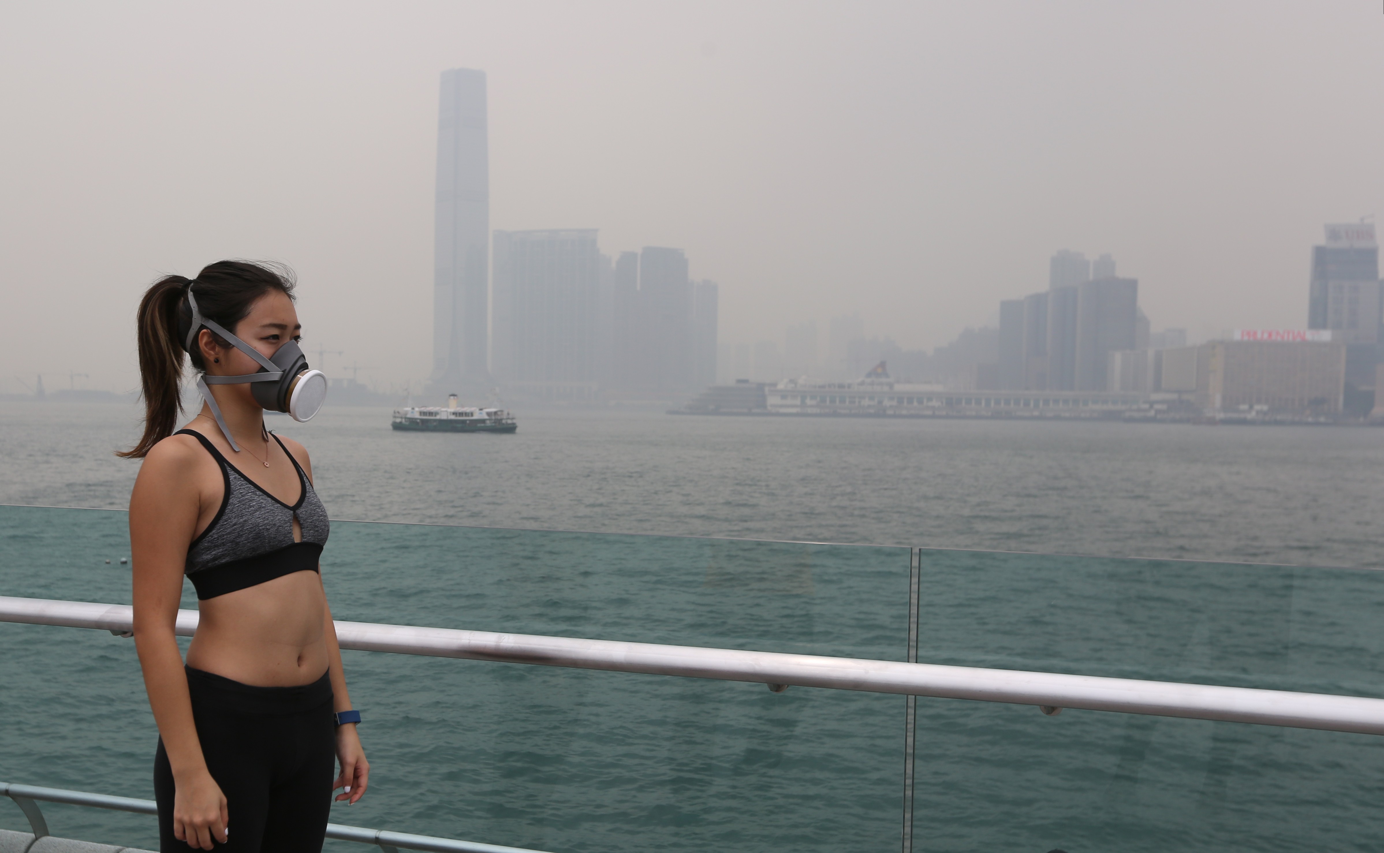 A jogger wears a mask to combat the poor air quality at the Hong Kong waterfront in Central in May. Photo: Xiaomei Chen