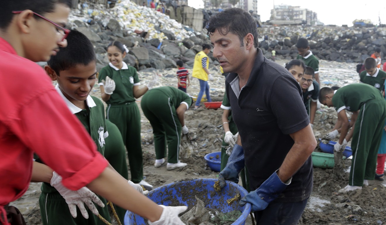 Afroz Shah, in black, during a clean-up drive at the Versova beach. Photo: AP