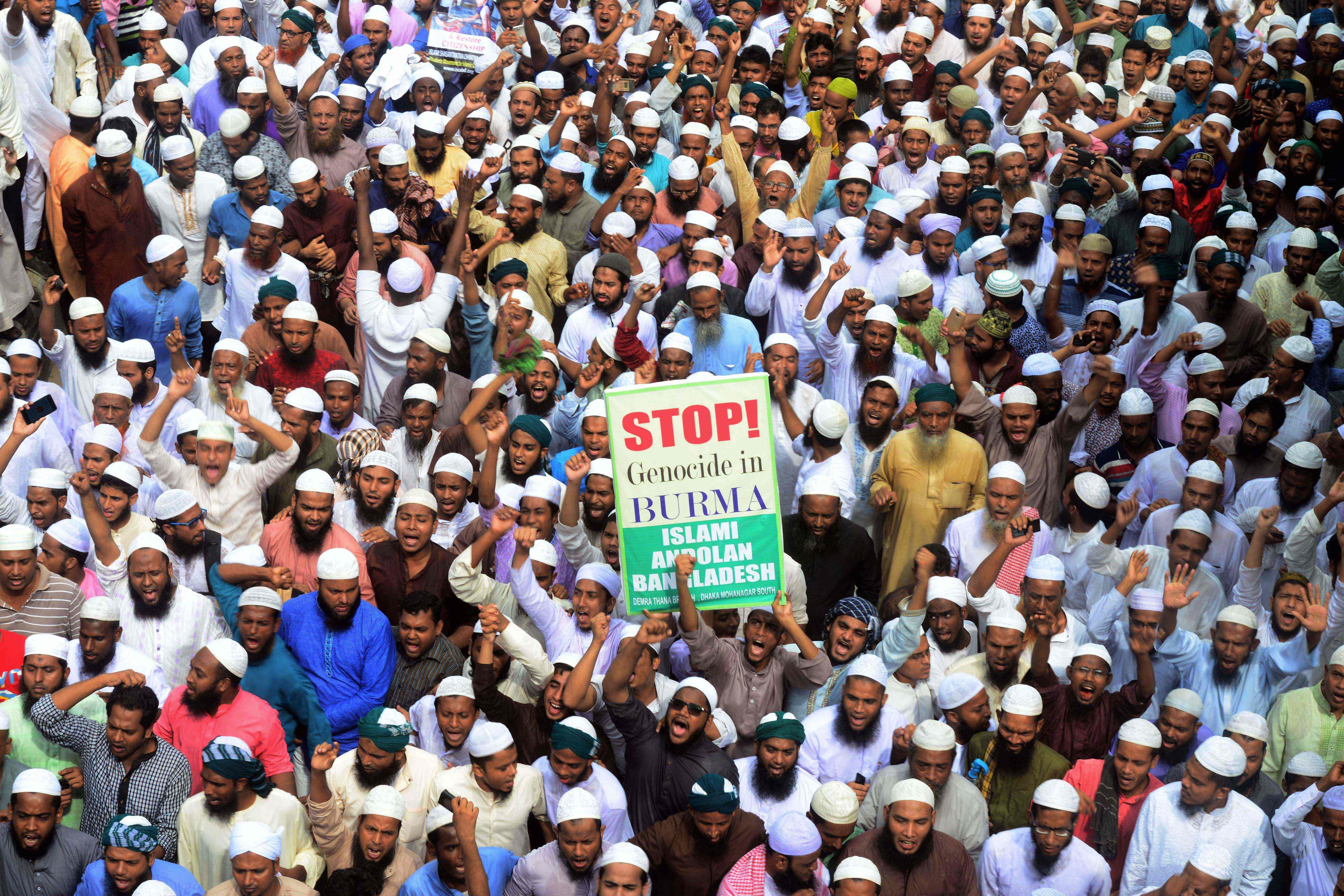 Members of an Islamist group shout slogans during a protest after Friday prayers in Dhaka, the capital of Bangladesh, over the violence against Rohingya Muslims in Myanmar. Photo: AFP