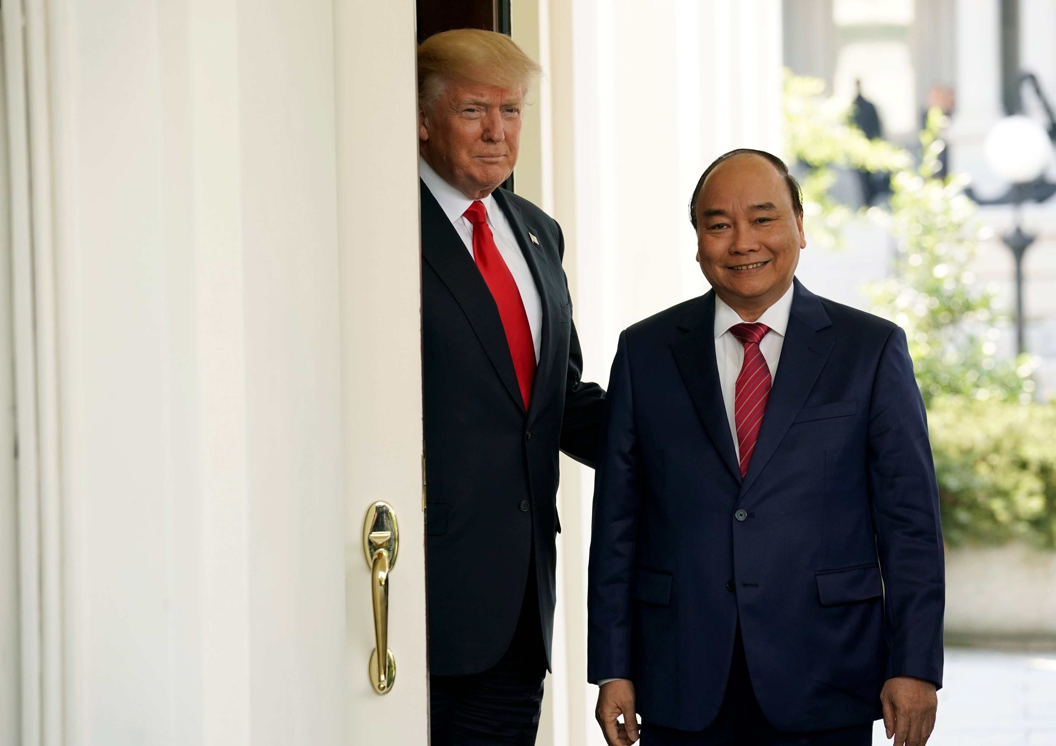 US President Donald Trump welcomes Vietnamese Prime Minister Nguyen Xuan Phuc to the White House. Photo: Reuters