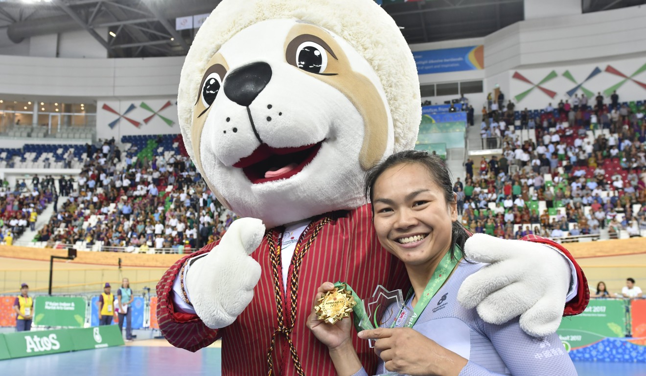 Sarah Lee with the Games mascot. Photo: Hong Kong Olympic Committee