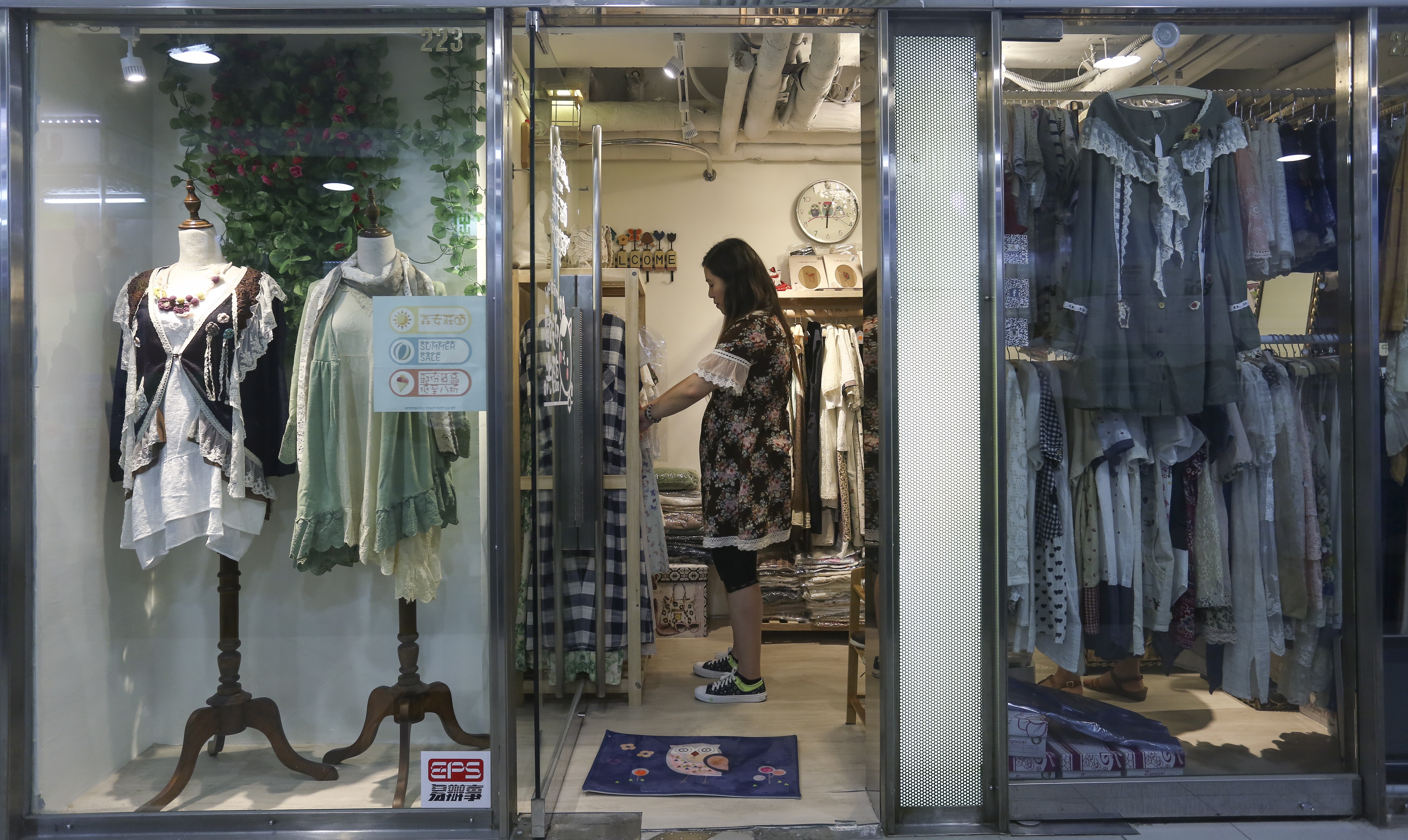 Small retailers in Hong Kong are the hardest hit, as online shopping gathers pace and rents remain high. Photo: Jonathan Wong