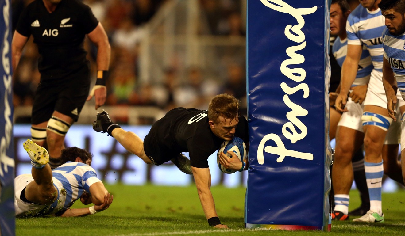 Damian McKenzie dives over for his try. Photo: Reuters