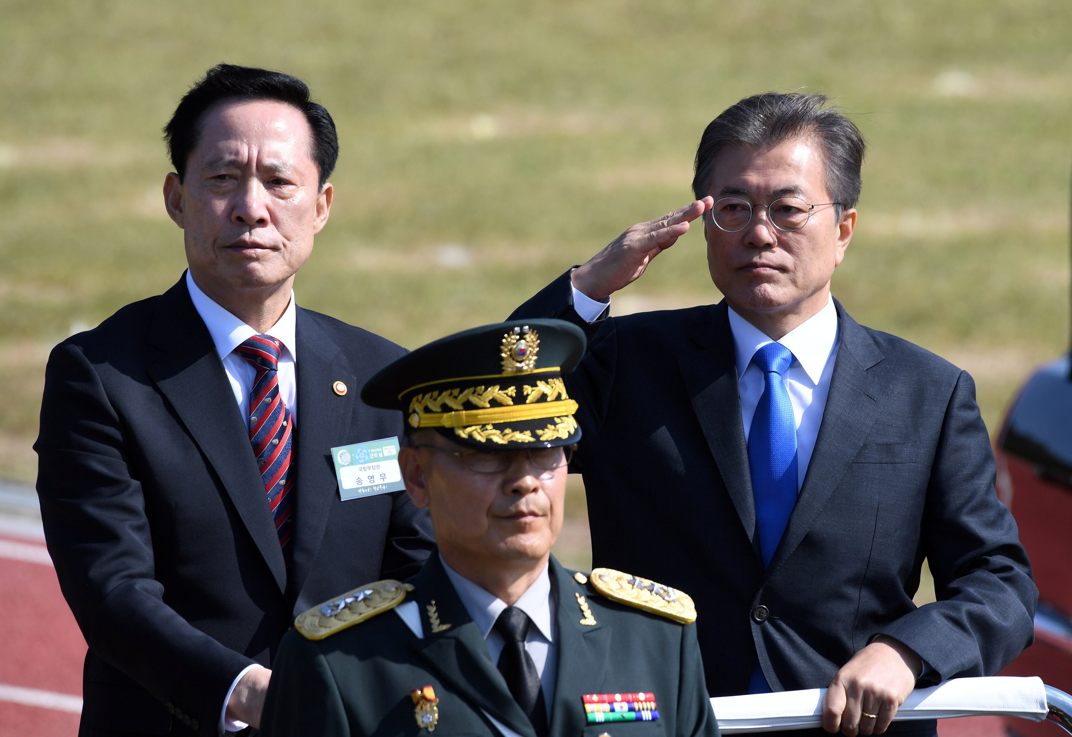South Korean President Moon Jae-in (right) and Defence Minister Song Young-moo review the troops during a commemoration ceremony marking South Korea's Armed Forces Day, which falls on October 1. Photo: Reuters