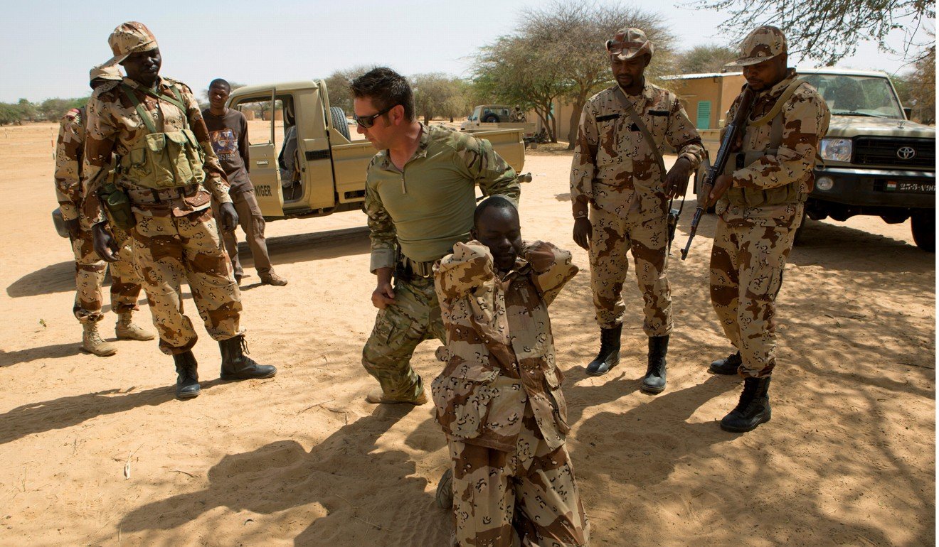 A US special forces soldier demonstrates how to detain a suspect during a training exercise in Niger in 2014. Photo: Reuters