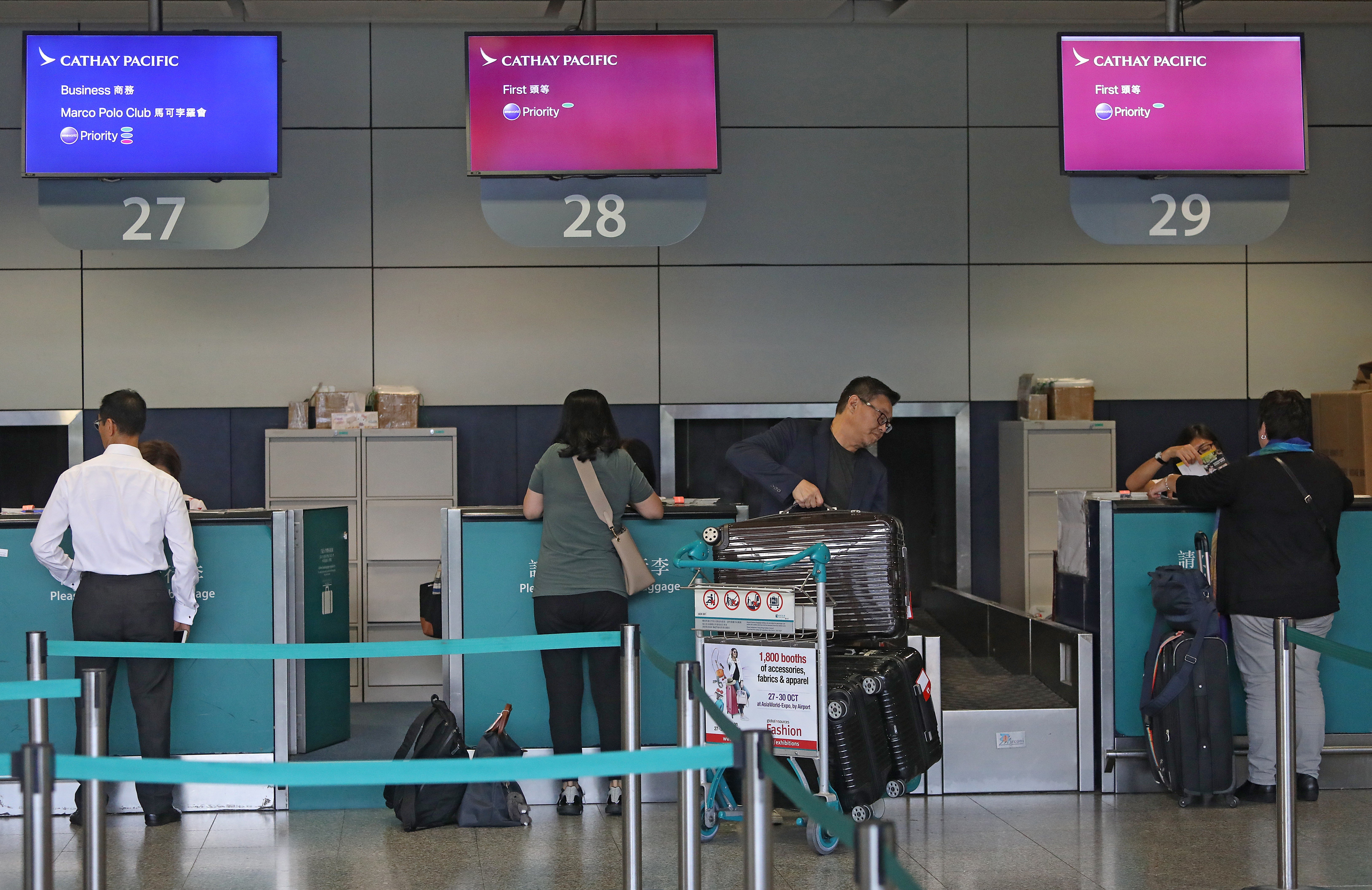 tv check in baggage cathay pacific