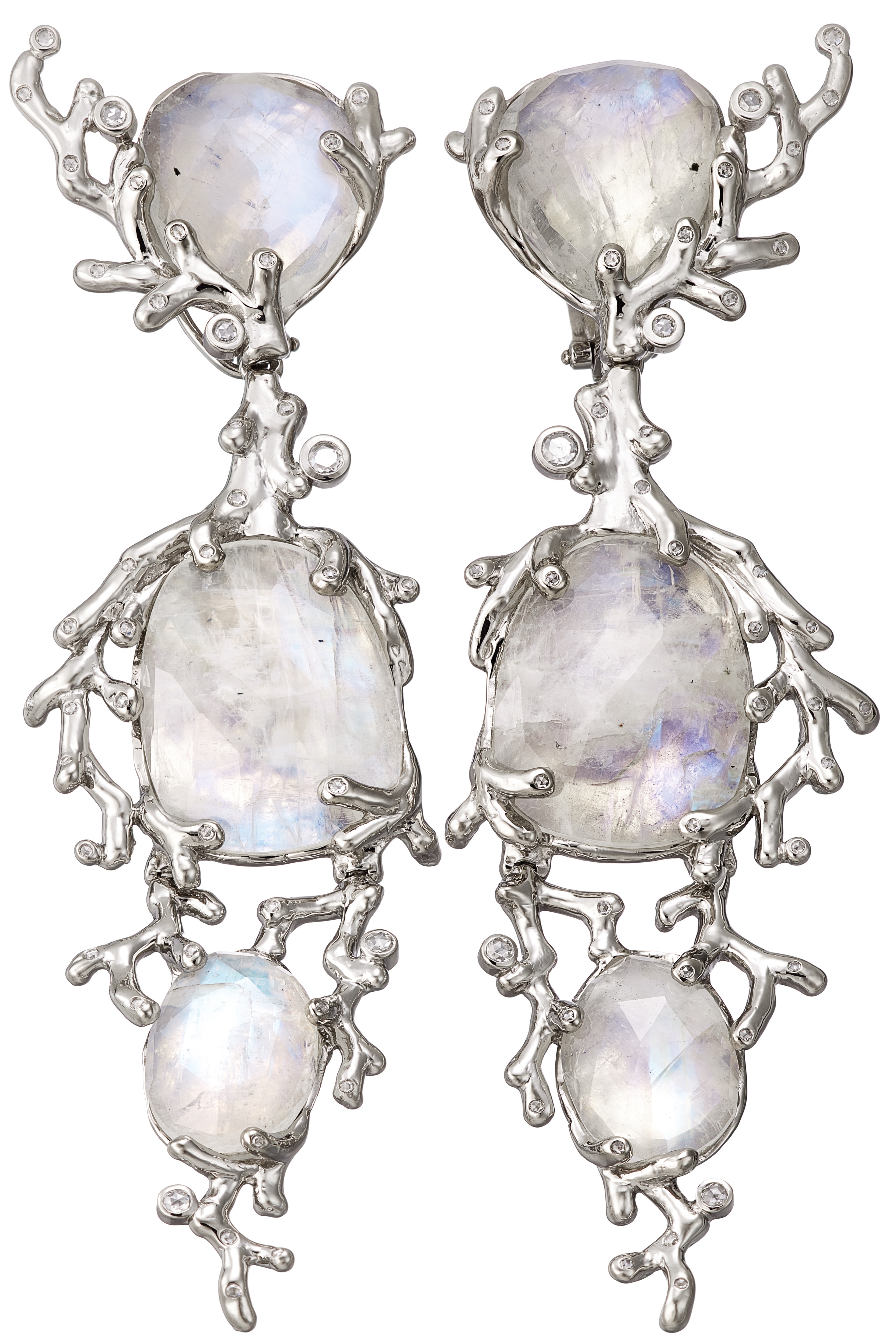 Set the tone for the season with the Paola Grande bracelet and Alaria moonstone earrings from Niin