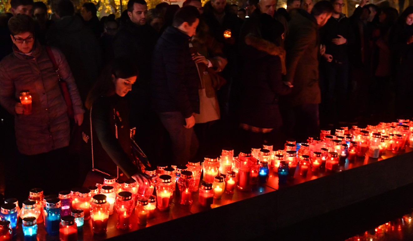 Bosnian Croats and residents of Mostar, light candles in tribute to Slobodan Praljak after he committed suicide in a UN war crimes courtroom. Photo: AFP