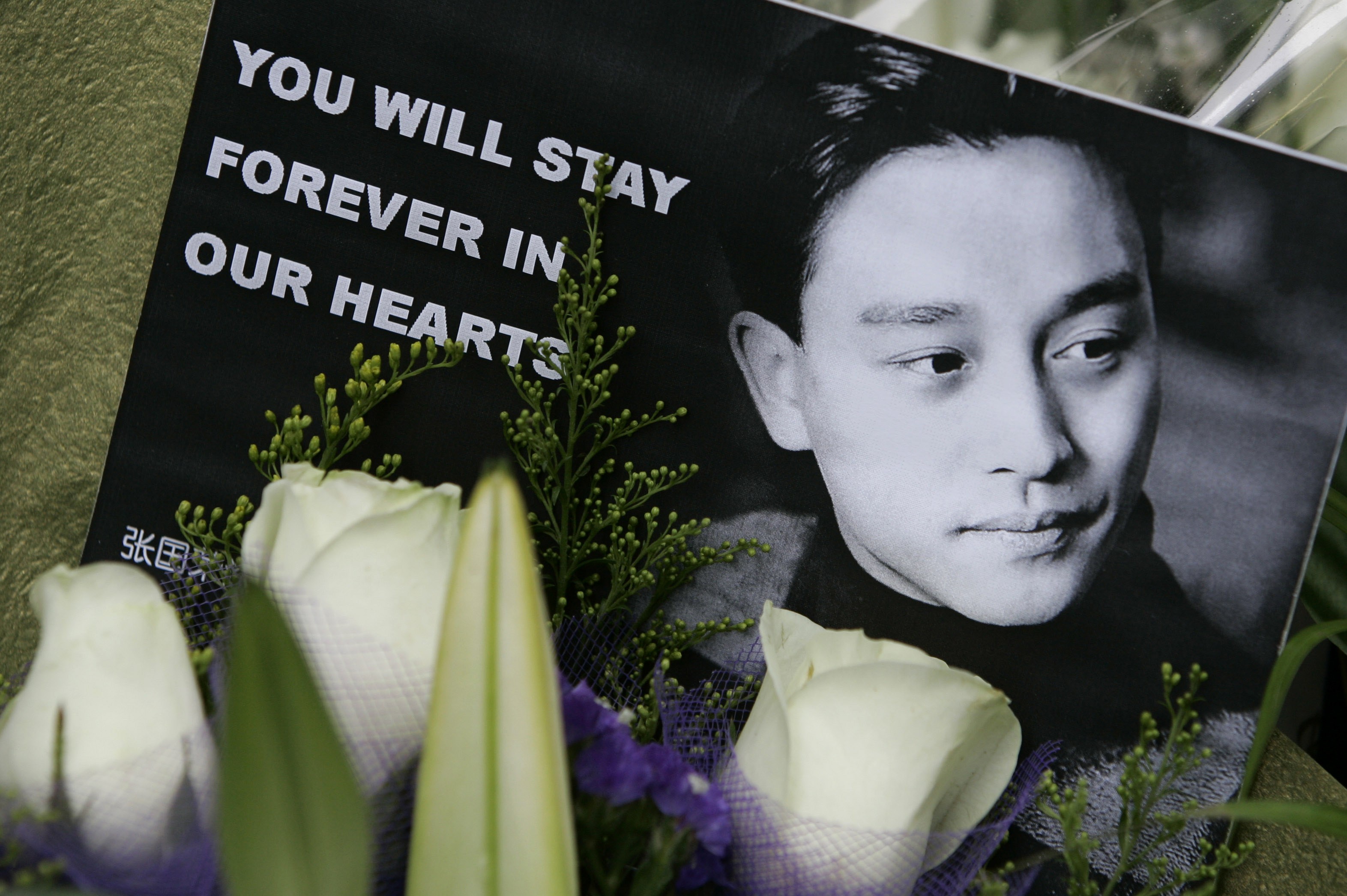 A picture of Hong Kong actor and singer Leslie Cheung is placed on an altar set up outside a downtown hotel in Hong Kong. Photo: AP