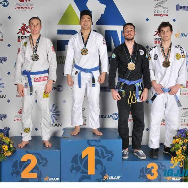 News] Chael Sonnen earns his brown belt in bjj : r/MMA