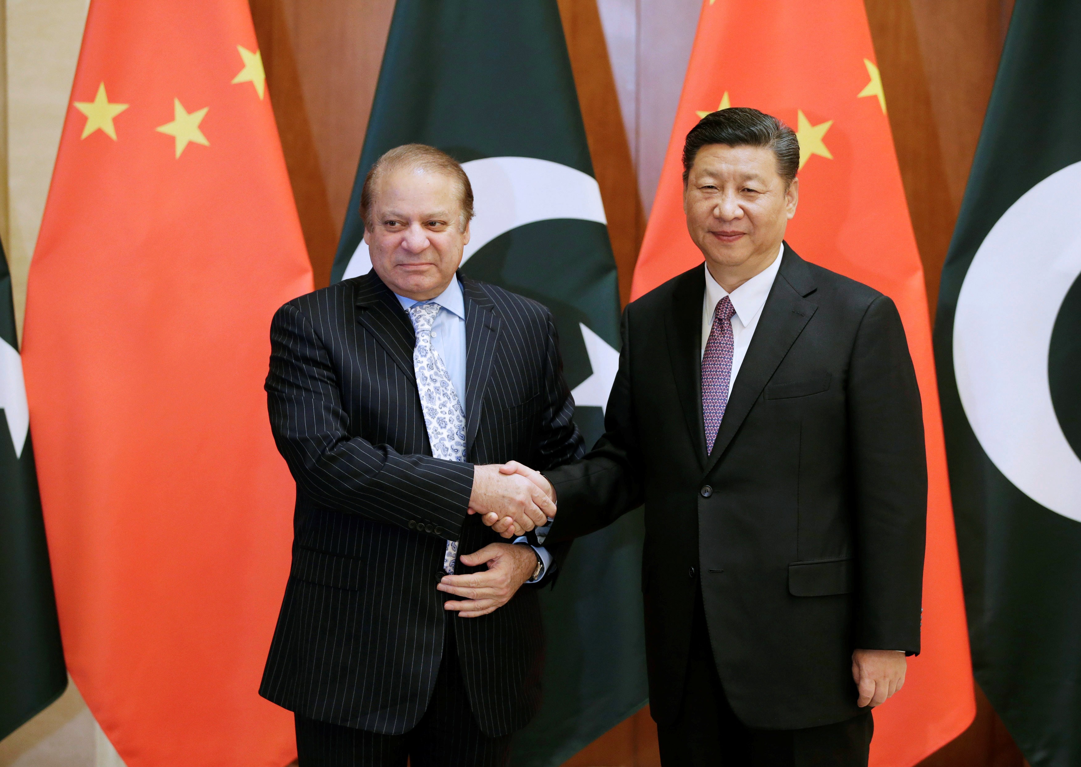 President Xi Jinping of China welcomes Pakistani Prime Minister Nawaz Sharif, ahead of the Belt and Road Forum in Beijing, on May 13. Photo: Reuters