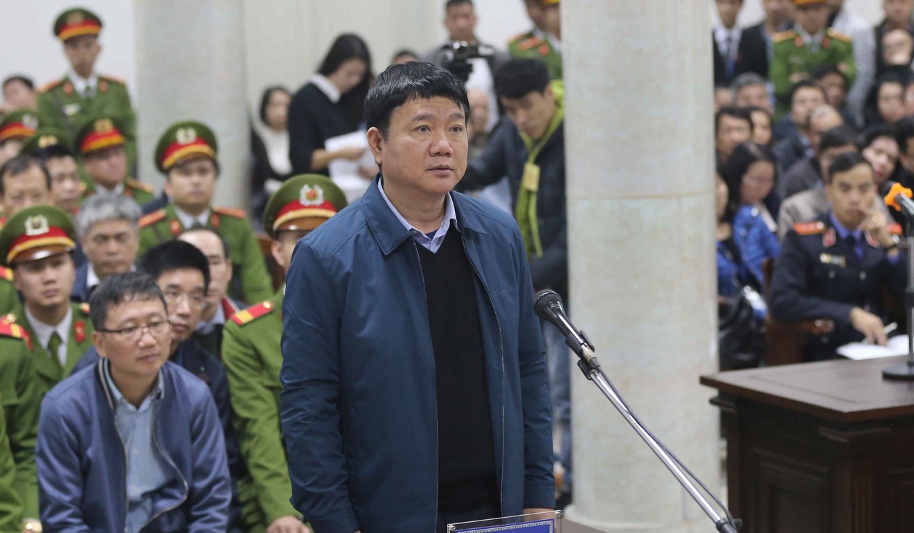 Dinh La Thang (C), former politburo member and former Chairman of Vietnam's National Oil Company PVN (PetroVietnam) stands trial next to Trinh Xuan Thanh (L sitting). Photo: AFP