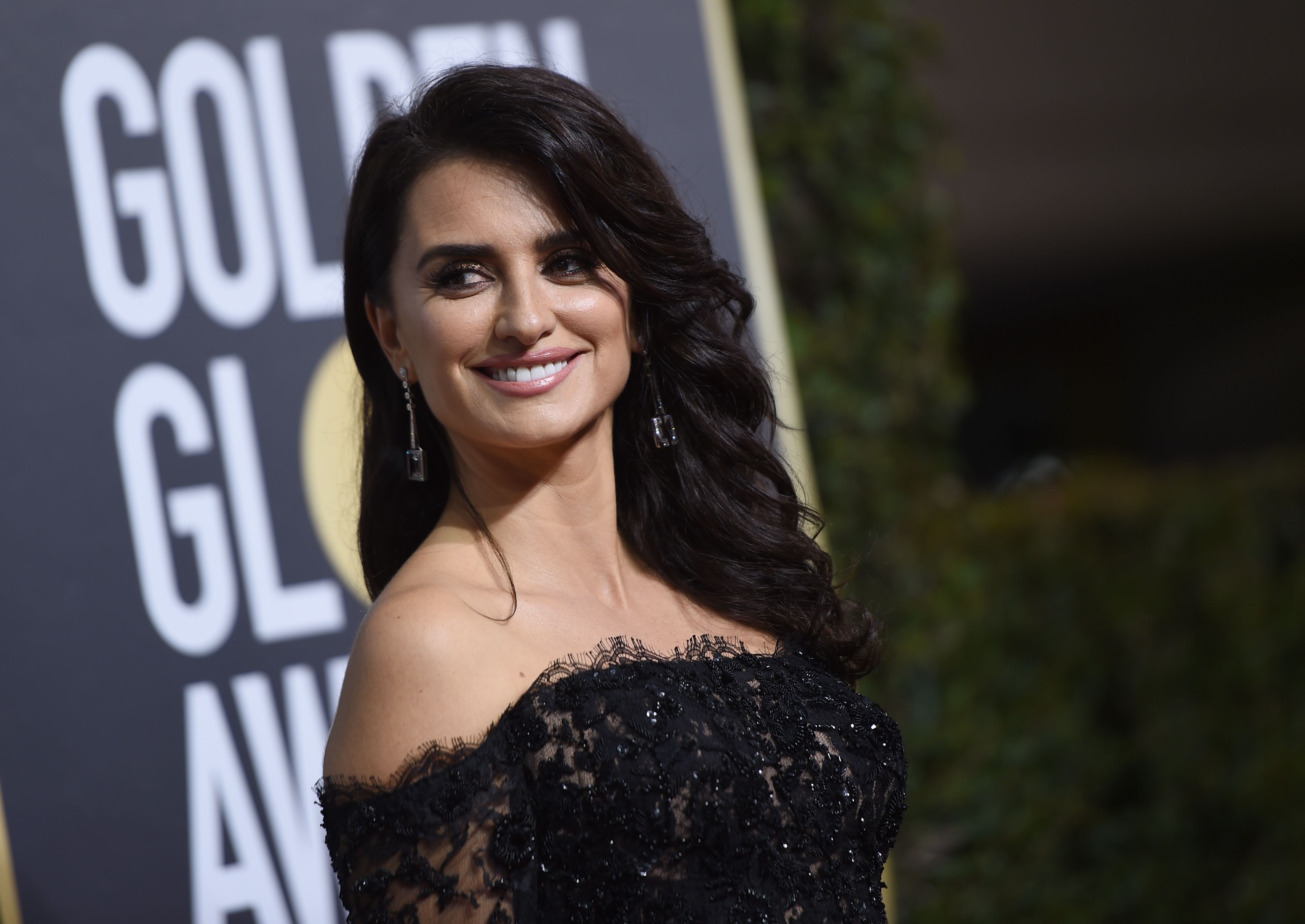 Penelope Cruz arrives for the 75th Golden Globe Awards on January 7, 2018, in Beverly Hills, California. Photo: AFP PHOTO / VALERIE MACON