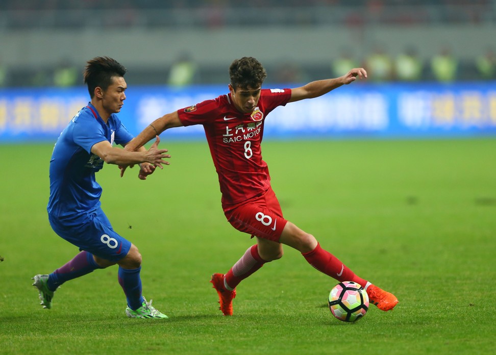 Shanghai SIPG broke the Asian transfer fee record when they bagged Brazilian Oscar from Chelsea. Photo: AFP