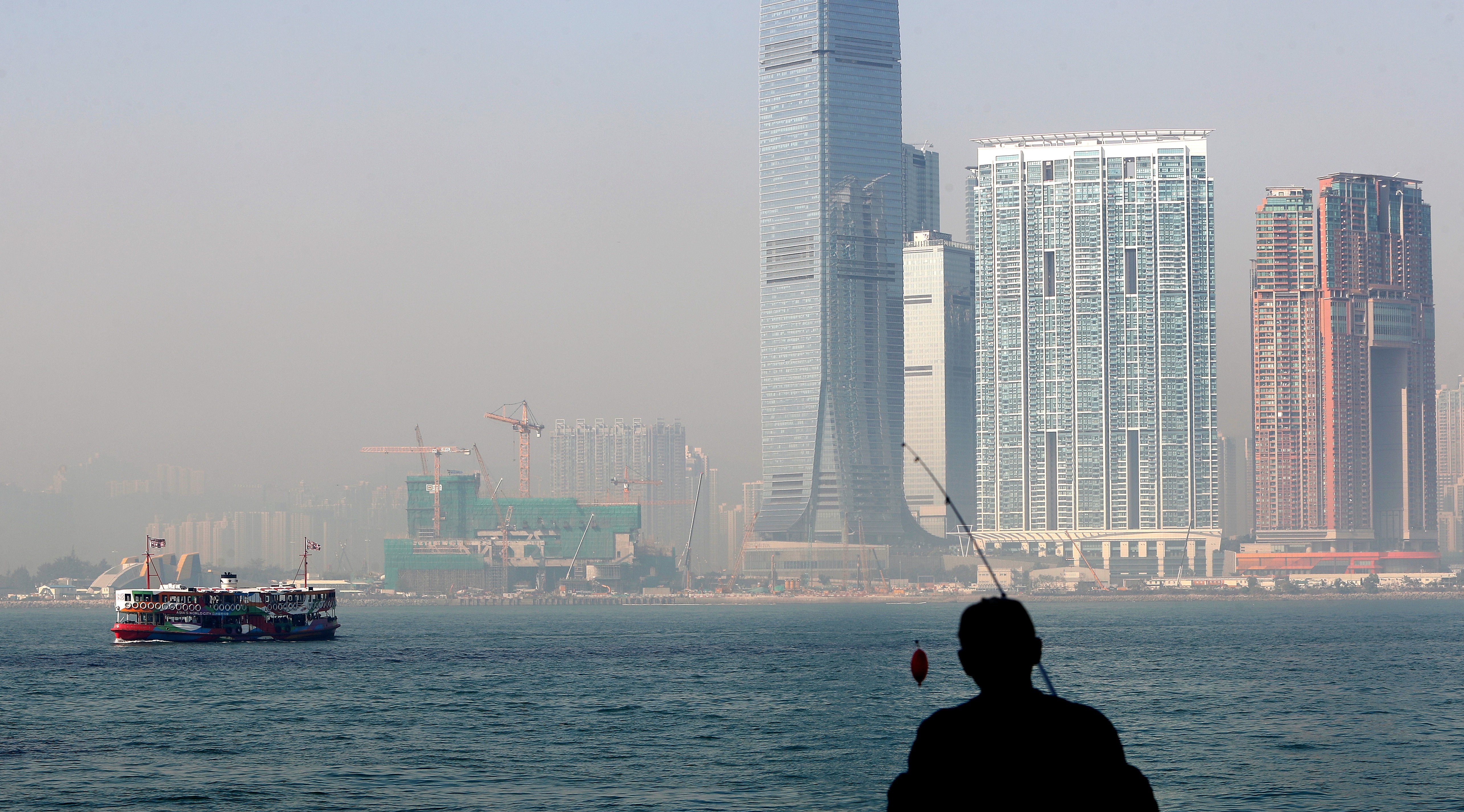 A view of Victoria Harbour from Central as air pollution blankets multiple areas of Hong Kong in mid-January, on a day when 14 of the 16 air quality monitoring stations showed a “high” to “very high” health risk in the early afternoon. Photo: Winson Wong